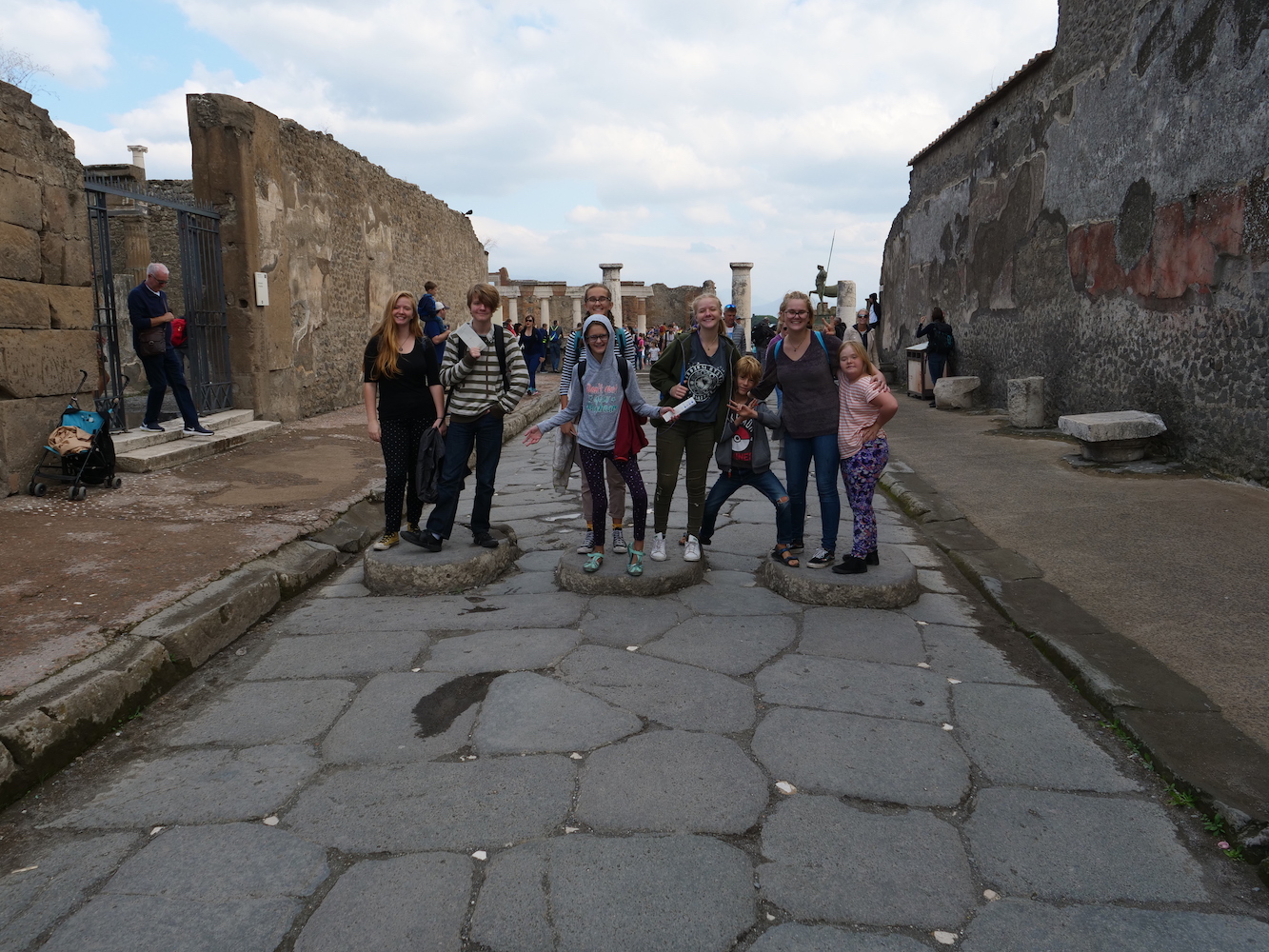 entering Pompeii forum.jpg