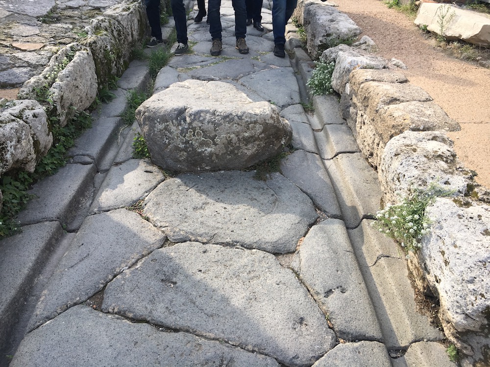 road pompeii.jpg