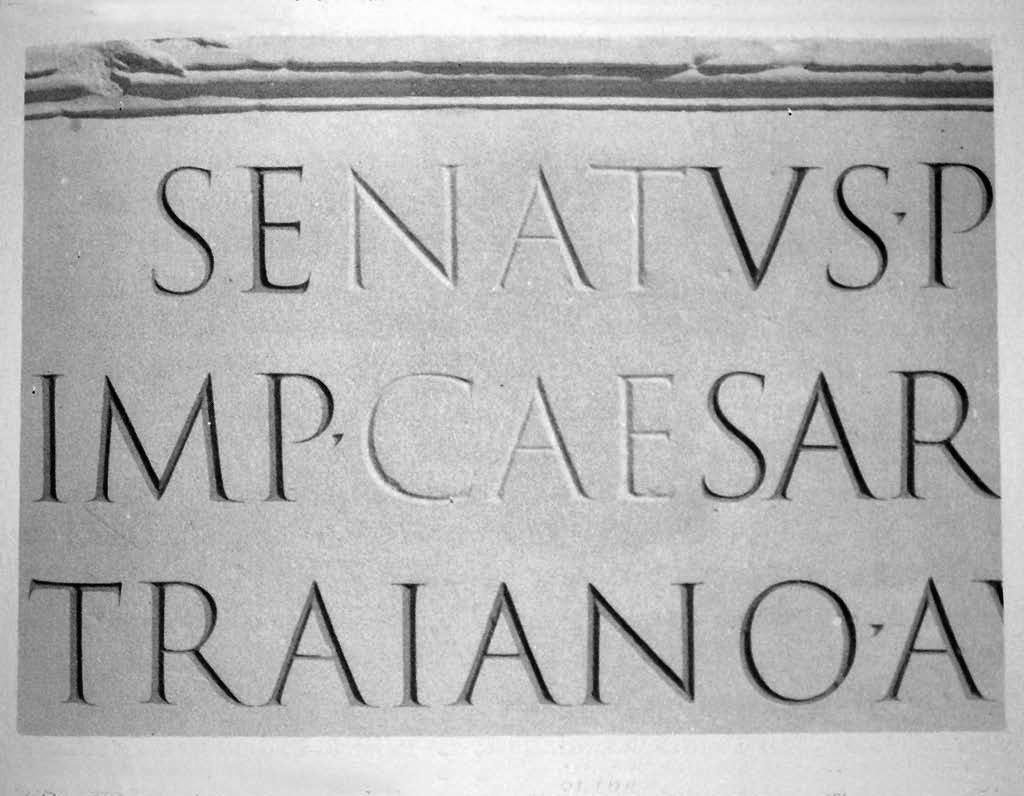 PampaType created dignified letterforms, inspired in the Roman epigraphic tradition, with delicate, sinuous curves.