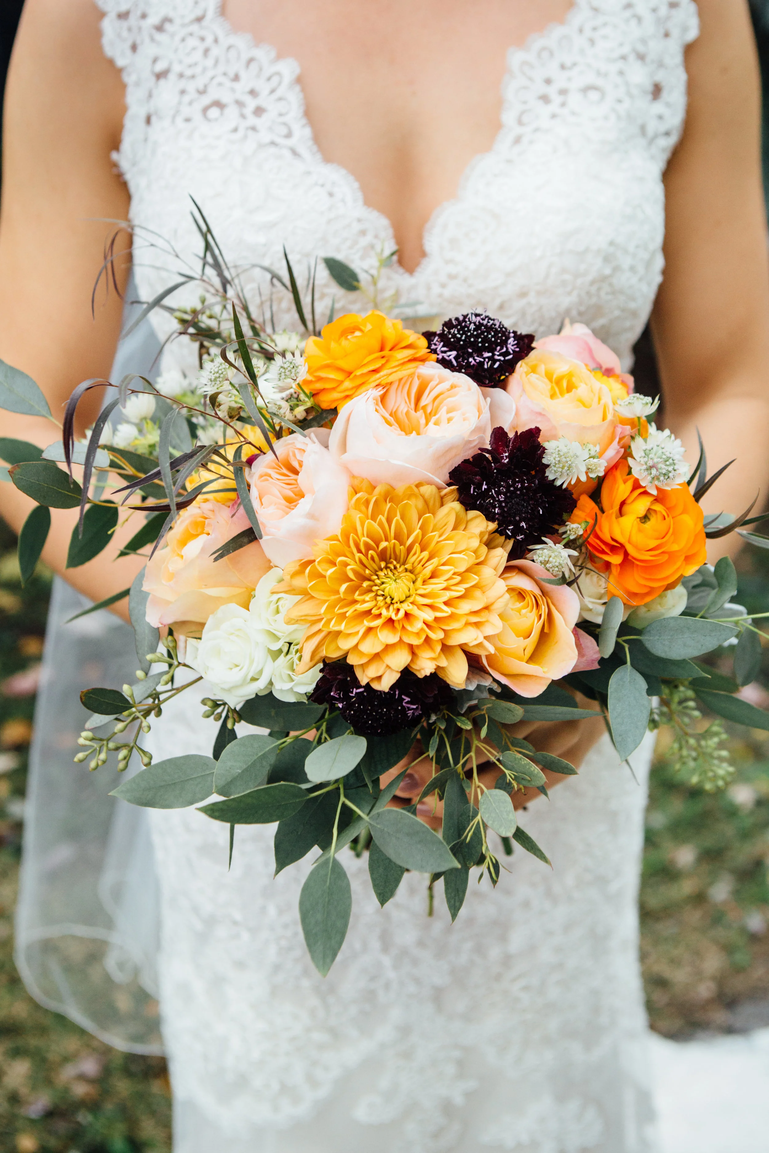 Florals by Avant Garden Floral. Moment beautifully captured by Andrea Bibeault Photography. @andreabibeault, andreabibeault.com