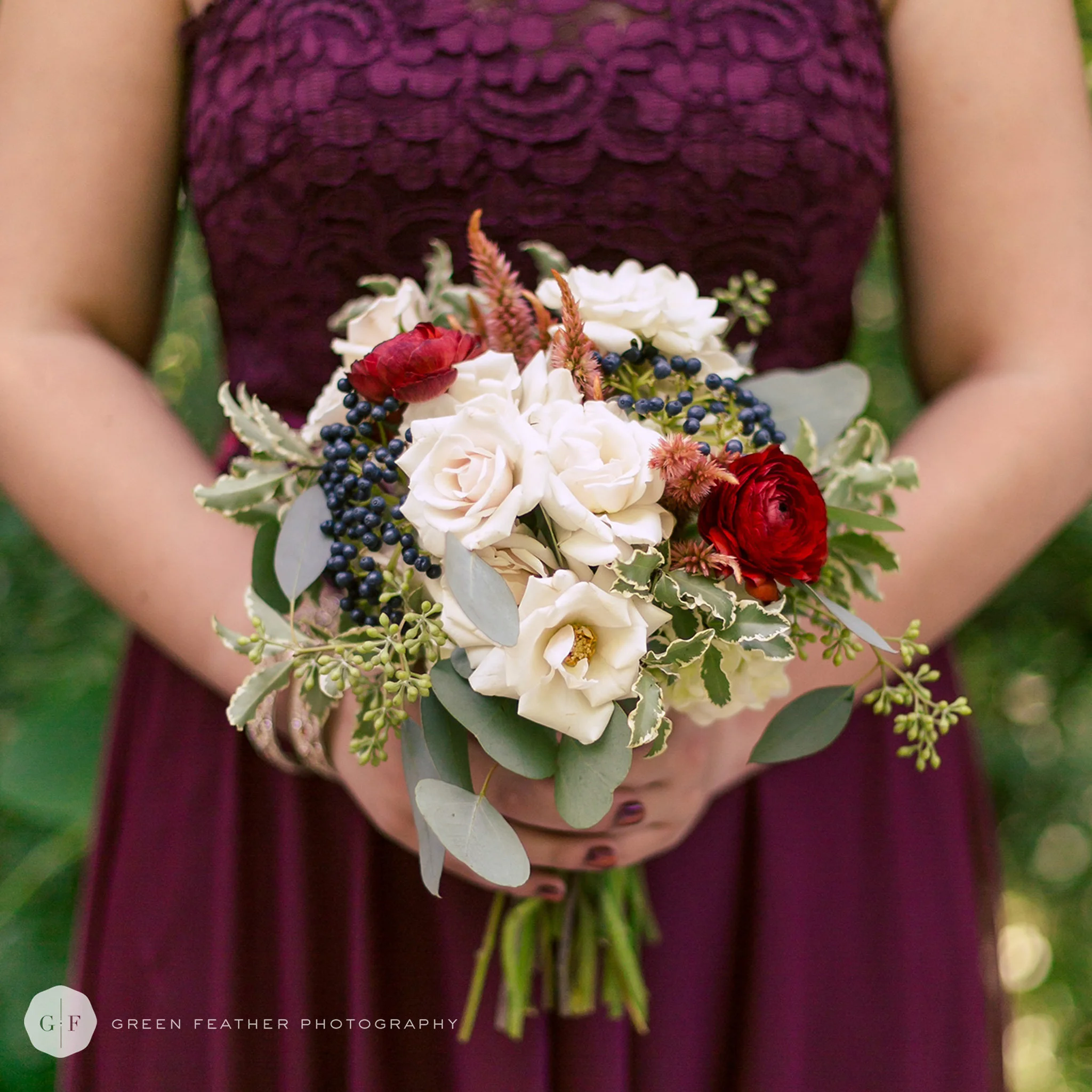 Florals by Avant Garden Floral. Moment beautifully captured by Green Feather Photography. @greenfeatherphotography, greenfeatherphotography.com