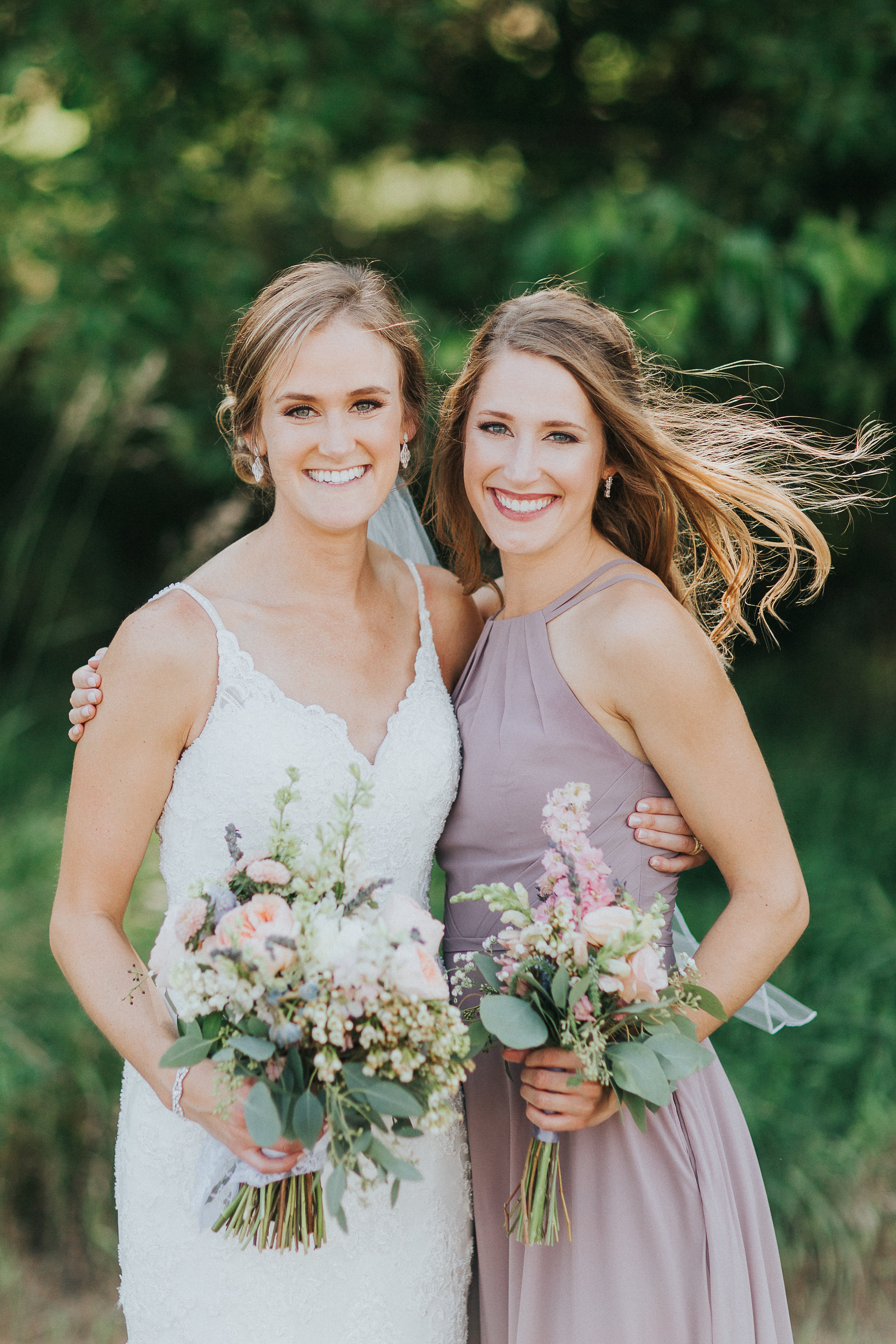 Florals by Avant Garden Floral. Moment beautifully captured by Hannah Verene Photography. hanahverenephoto.com