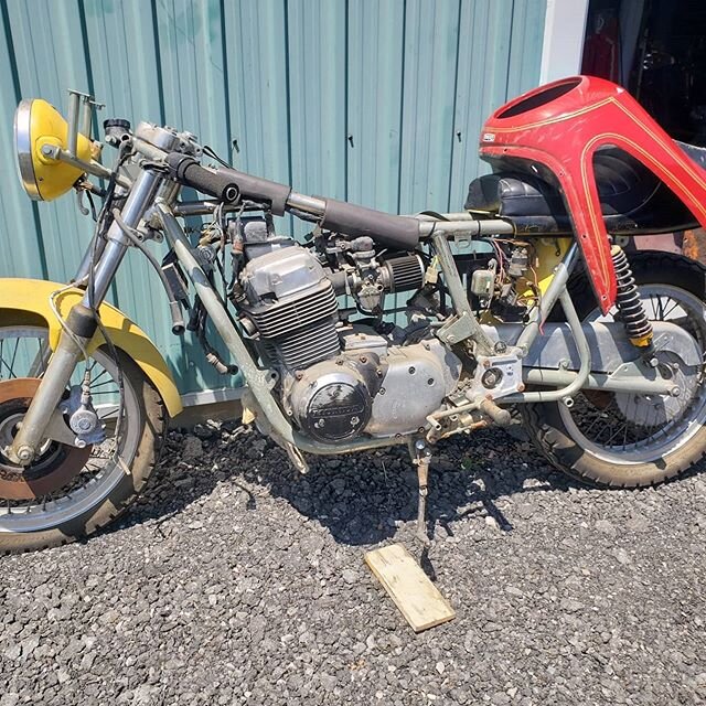 #Rickman honda #1974CR750 #rickman CR750 Honda #Rezbikes #www.rezbike.com#barn find this rickman honda in the barn sitting for almost 20 years,