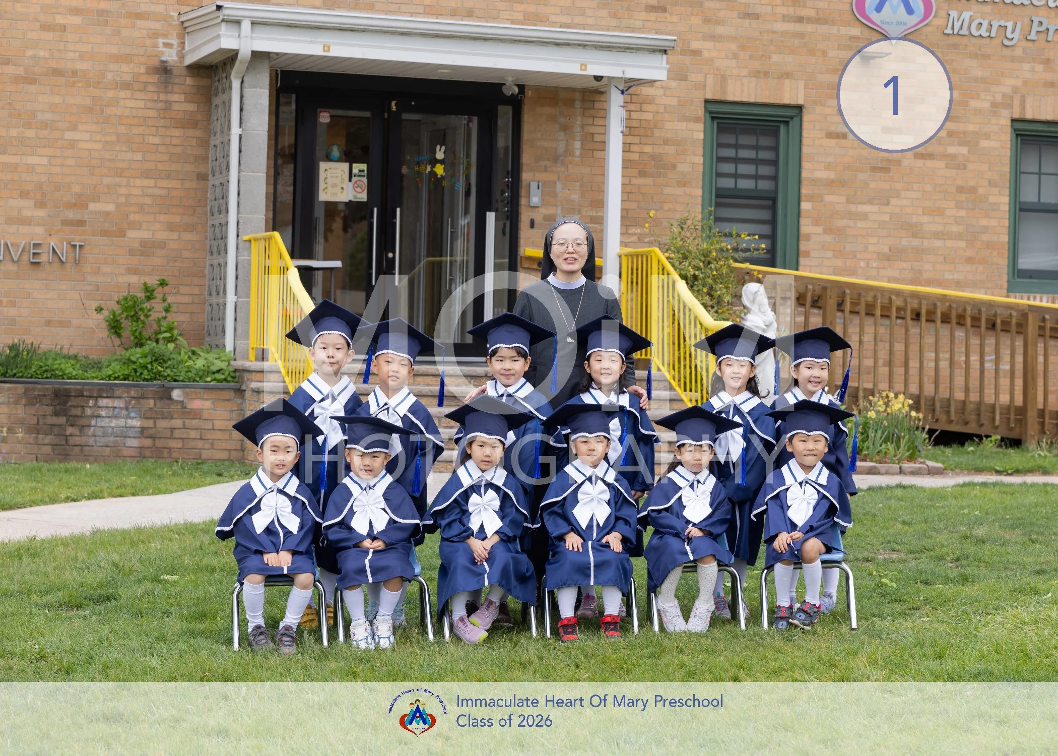 Group gown 온유 01.jpg