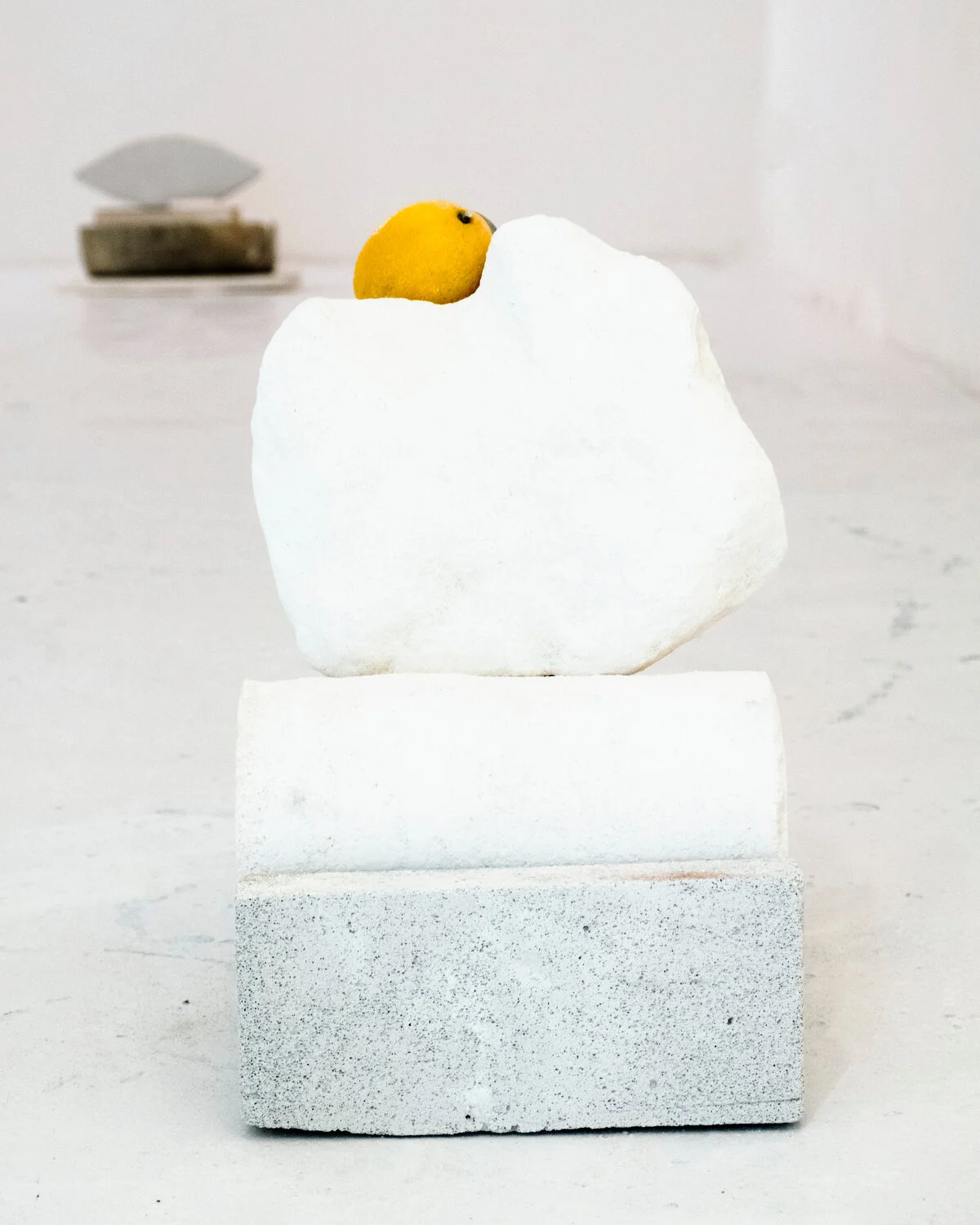   Lemon Eye , 2019 Fontvieille stone, aerated concrete, metal fans, lemon 40 x 40 x 25 cm ; 15 3/4 x 15 3/4 x 10 in   photo Jean Marques  
