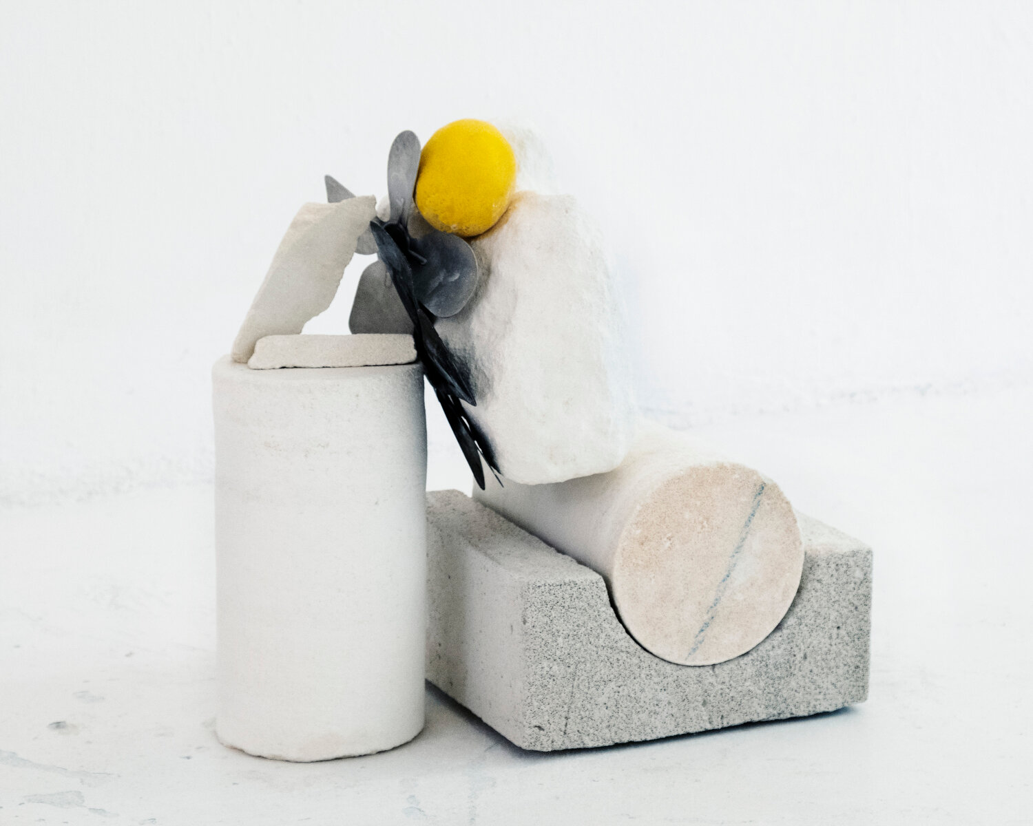   Lemon Eye , 2019 Fontvieille stone, aerated concrete, metal fans, lemon 40 x 40 x 25 cm ; 15 3/4 x 15 3/4 x 10 in   photo Jean Marques  