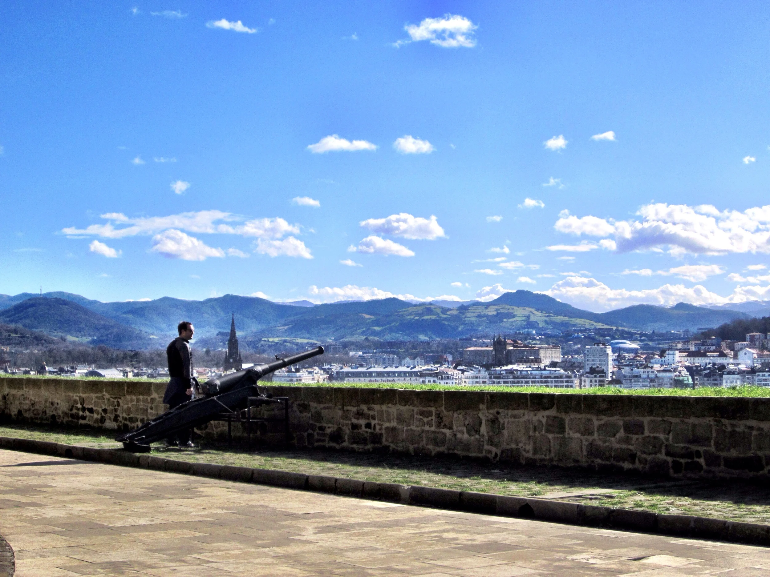 Billy overlooking the city of San Sebastián