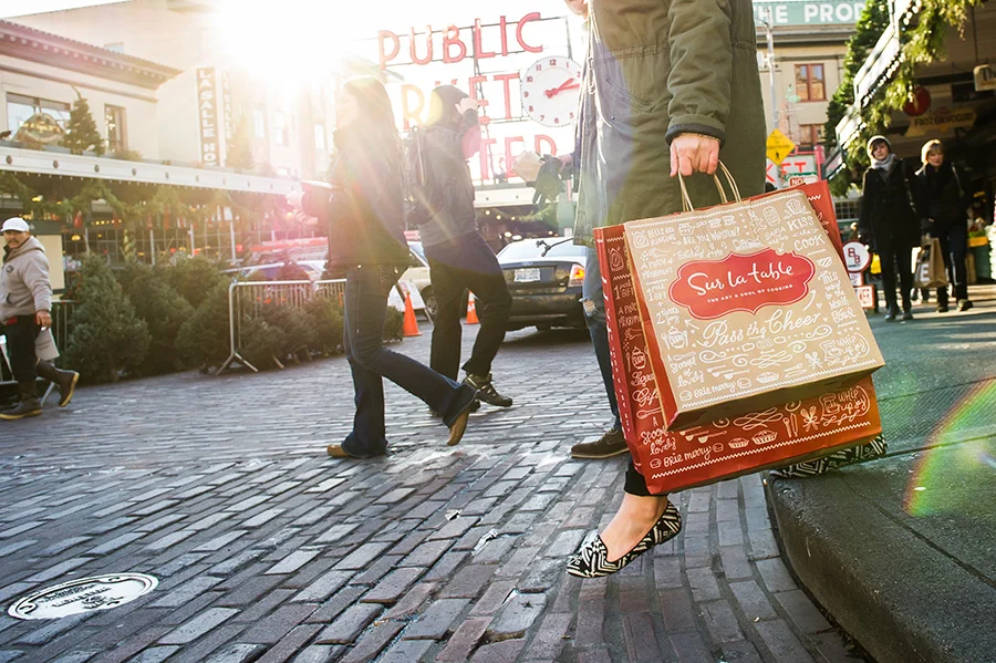 SurLaTable-KellyThompson-Holiday-GiftCard-PikePlaceMarket-Seattle-1.jpg