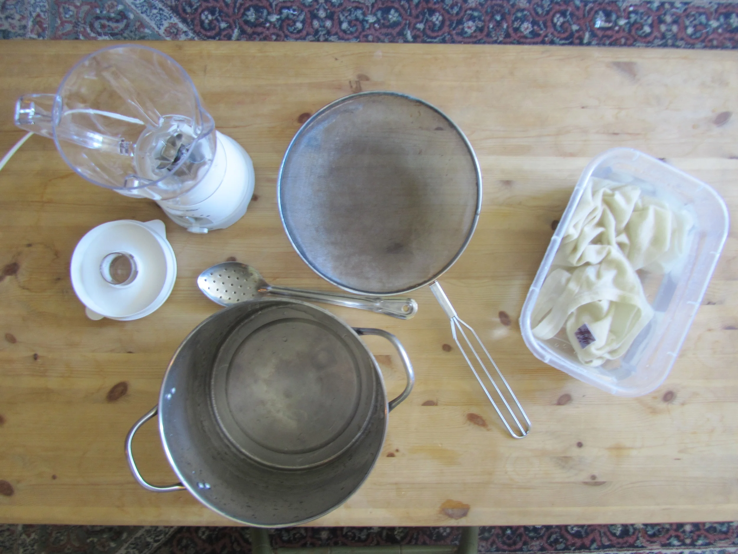 All the necessary tools and my top soaking in water before dyeing.