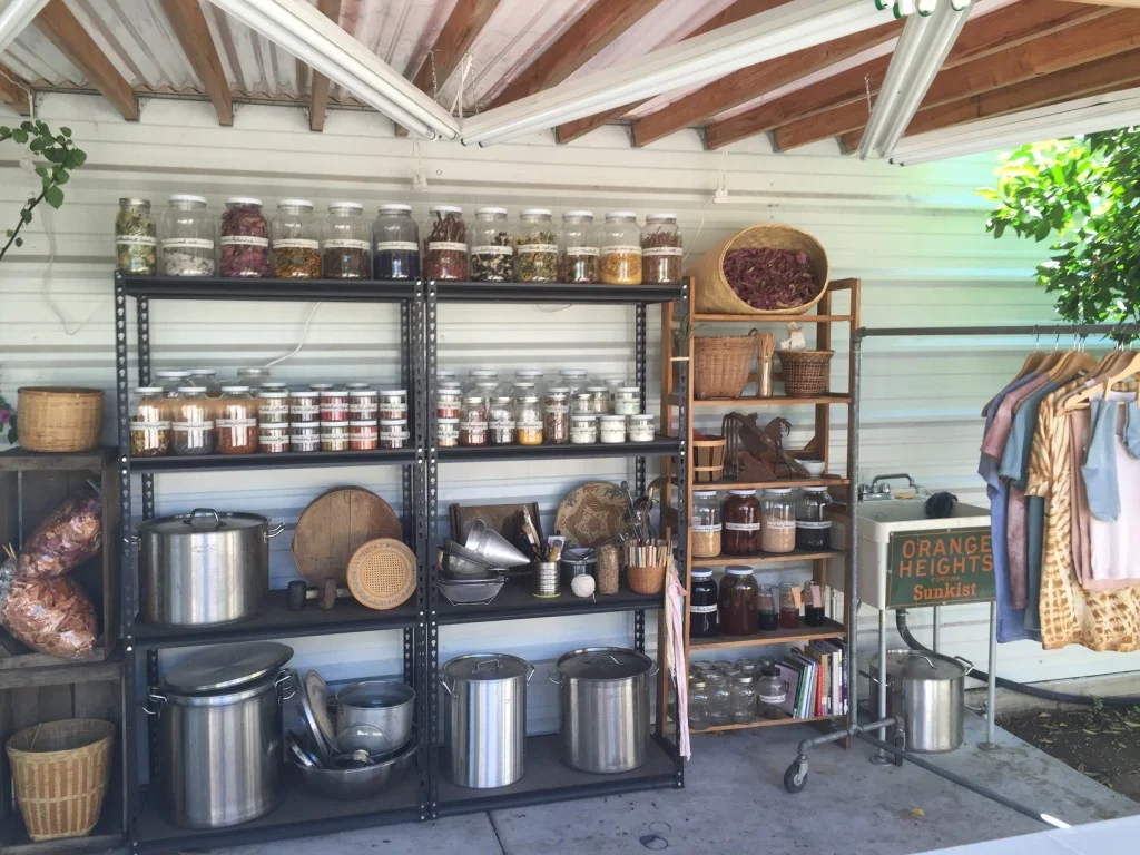 outdoor dye studio