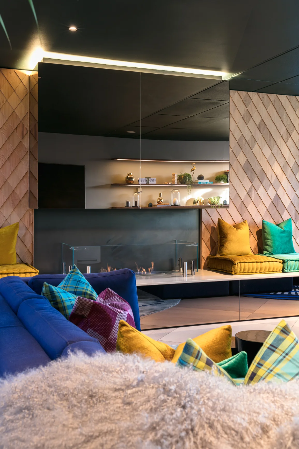 MaterialCreative©MichelleWeir-NaumiHotel-LIVINGROOM-72dpi-003.jpg