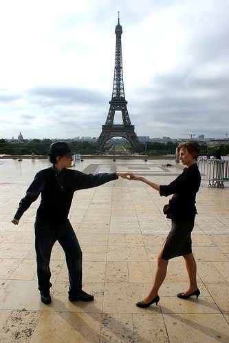 Alison making a promo for Willing Suspension Co., Paris.