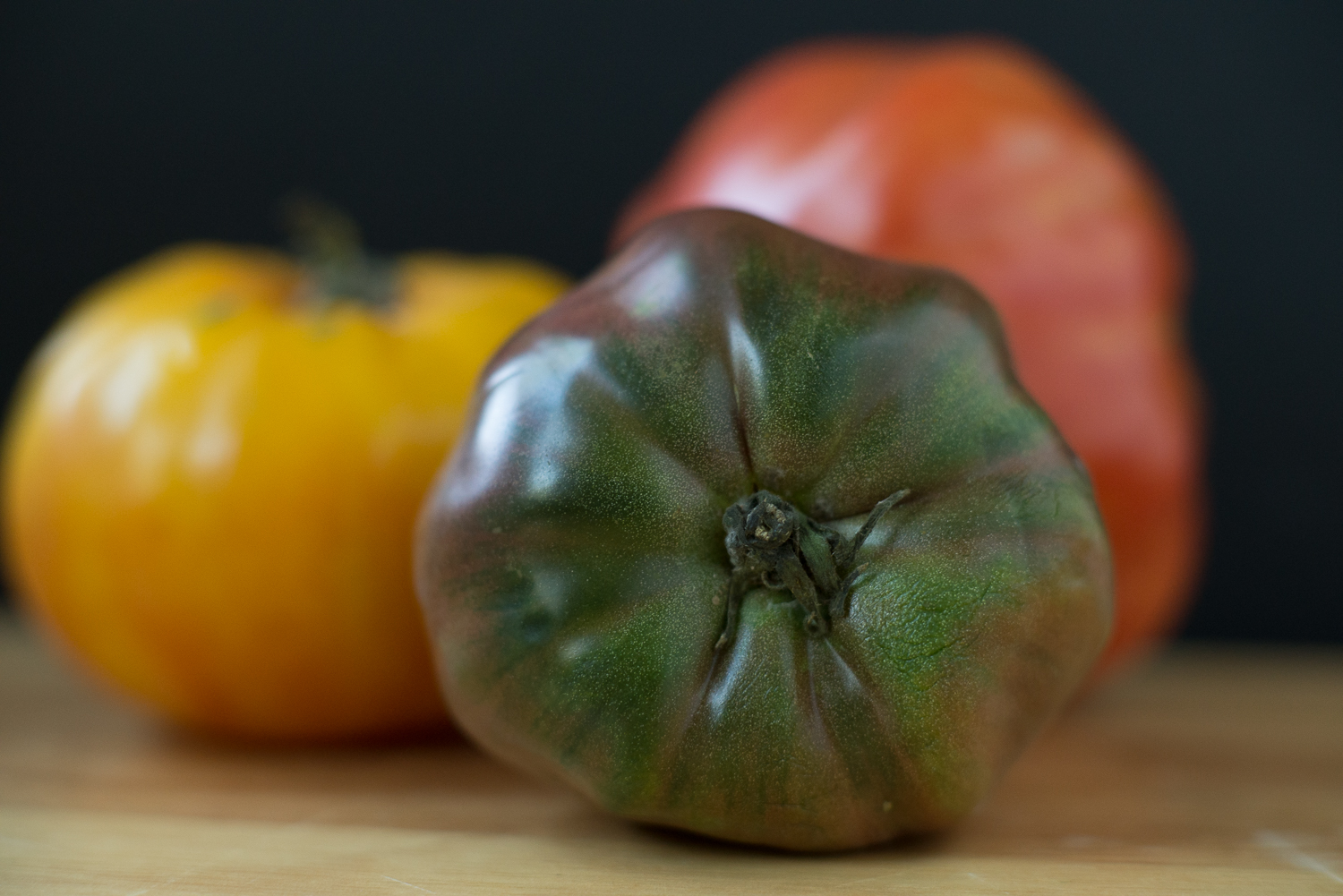 I like to use a variety of difference colored tomatoes for visual interest, but a single color is equally delicious.
