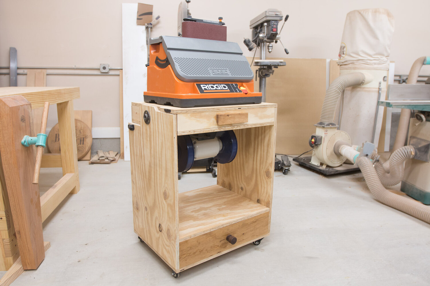 How to Build a Flip Top Tool Stand
