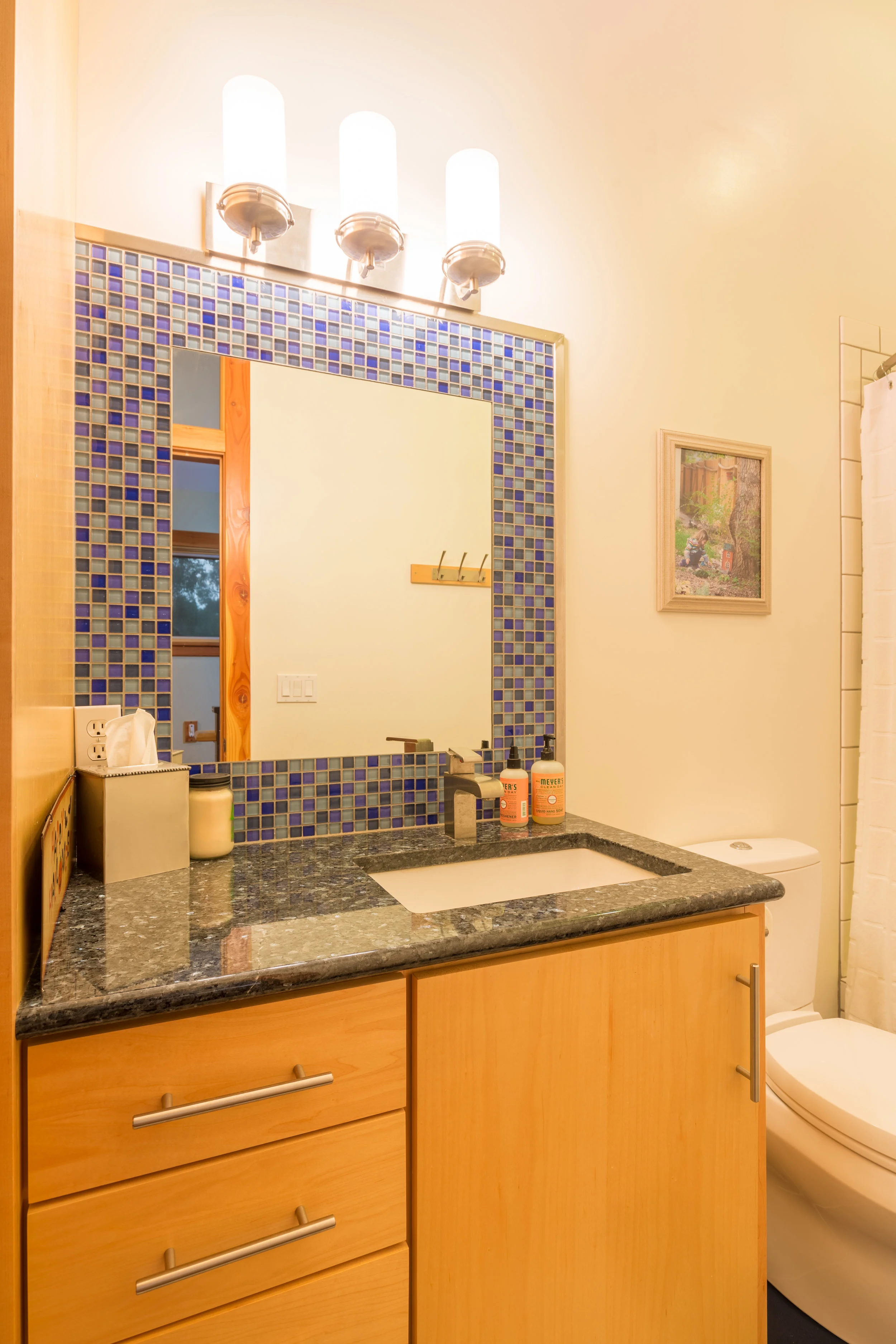  Mirror with tile surround