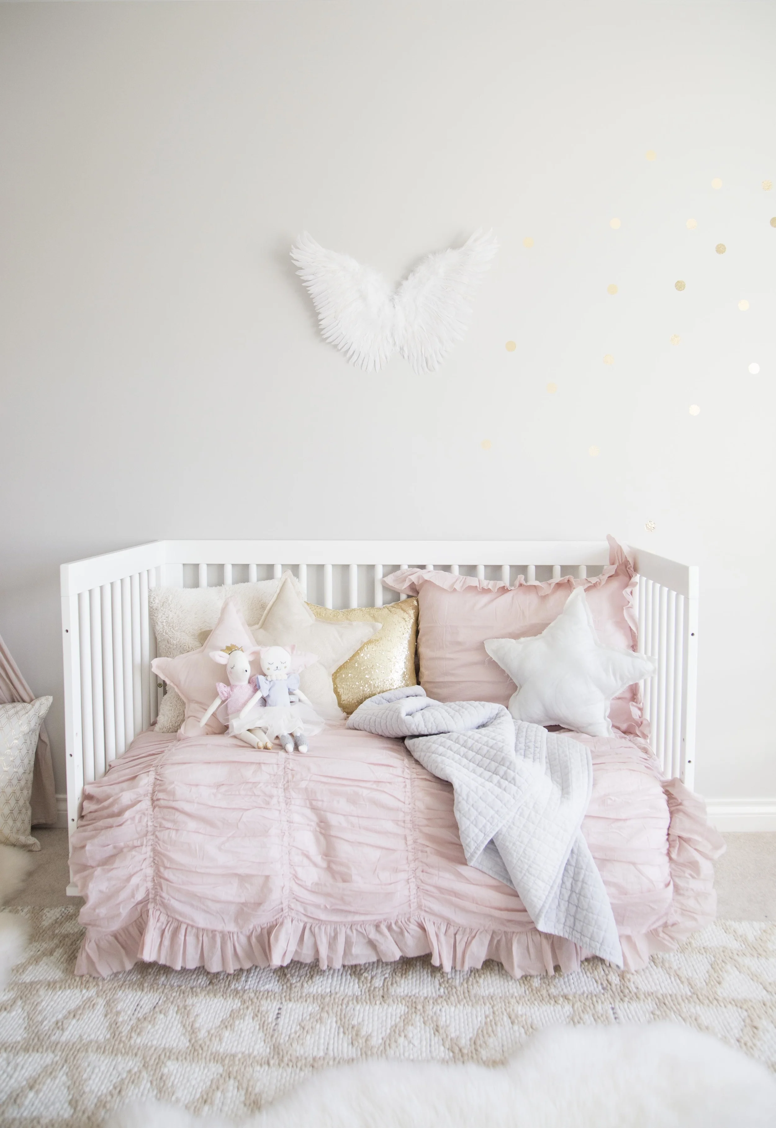 Ella S Soft Pink And Gold Toddler Room Winter Daisy