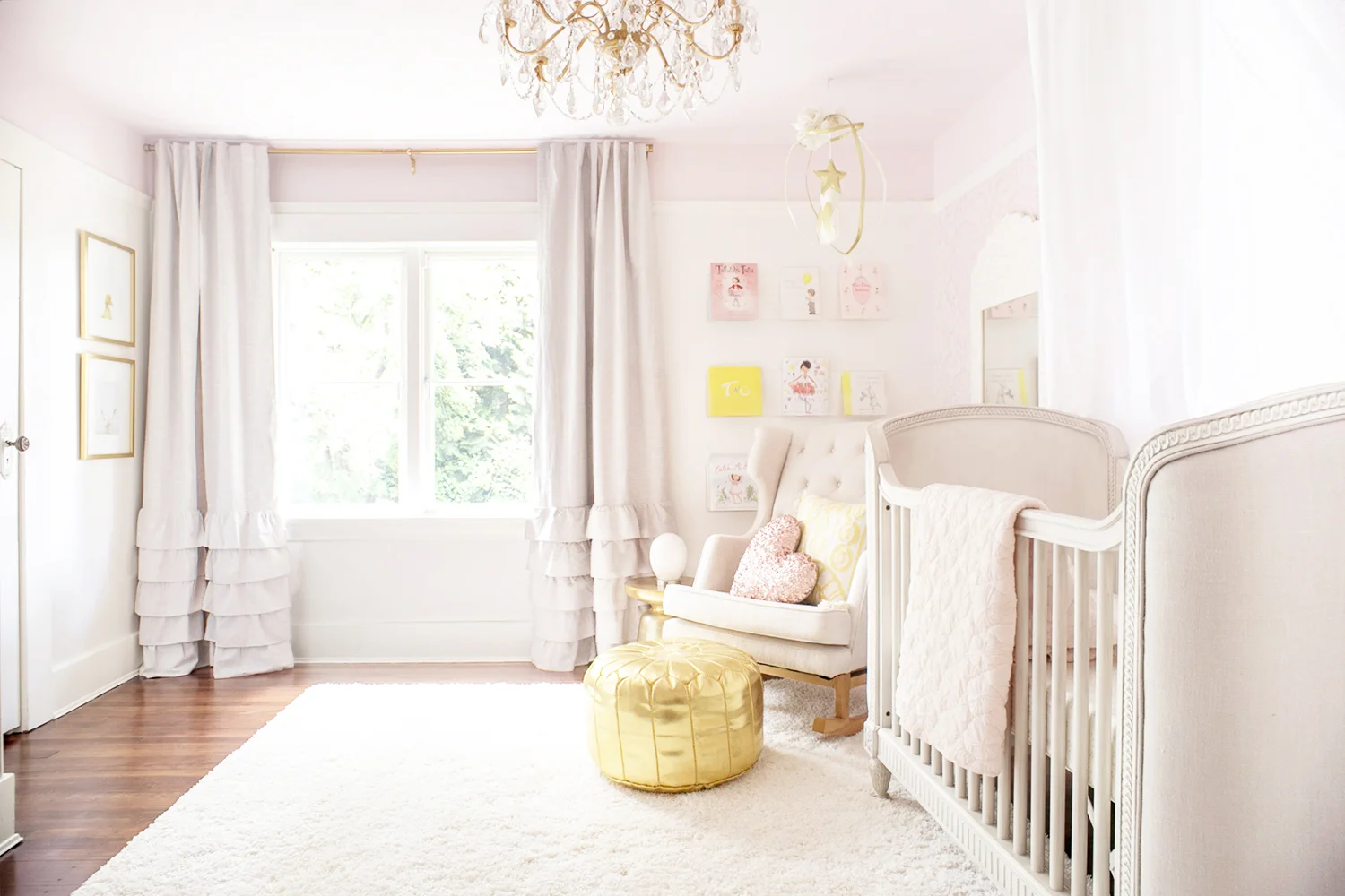 A BABY GIRL'S PINK & DREAMY NURSERY — WINTER DAISY