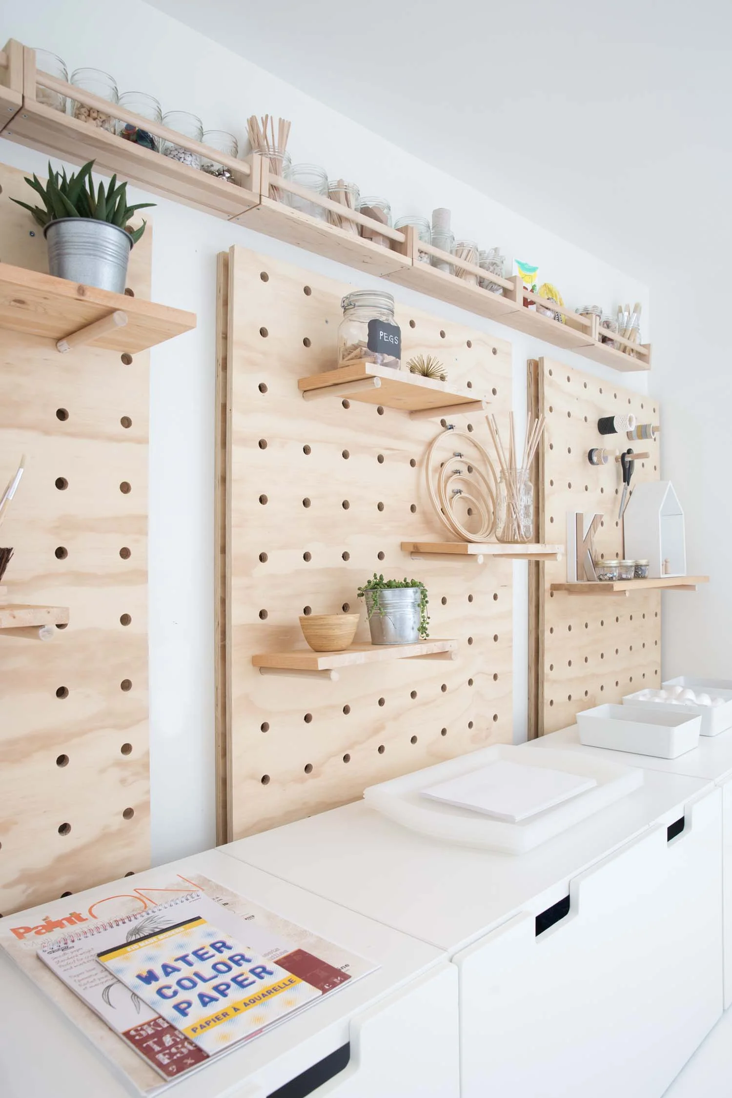 HOW TO DIY GIANT PEGBOARD WINTER DAISY Melissa Barling Kids