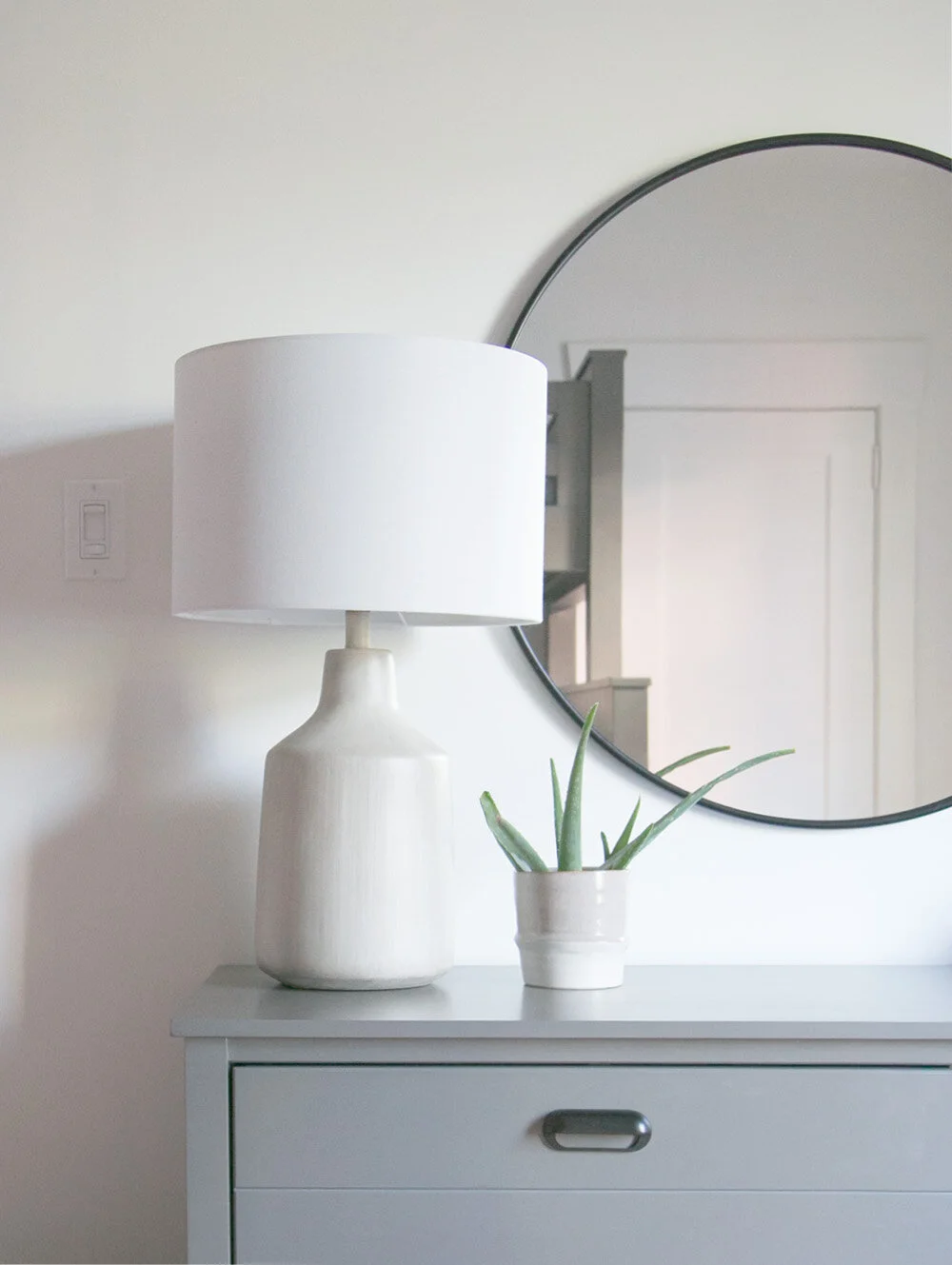 lamp dresser
