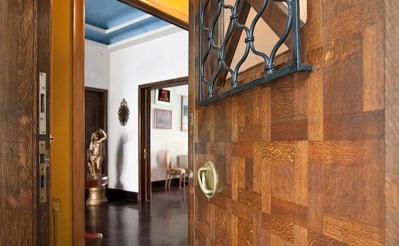Entrance to the apartment through a beautifully crafted door. I adore blue ceilings - its as if you are walking into the sky.