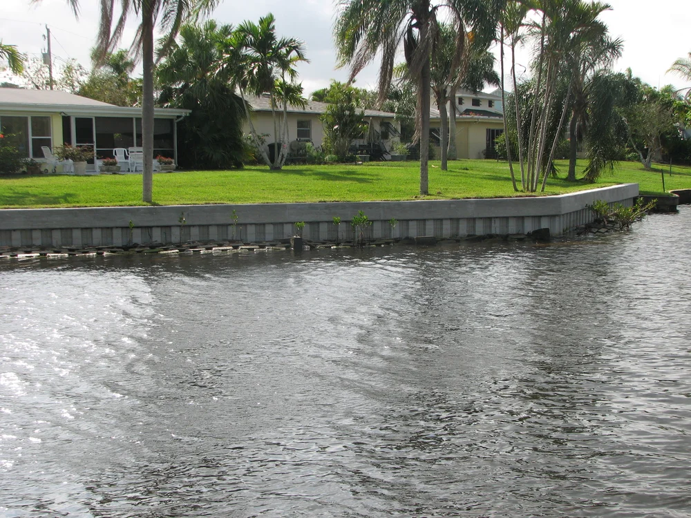 Vinyl seawall with concrete cap