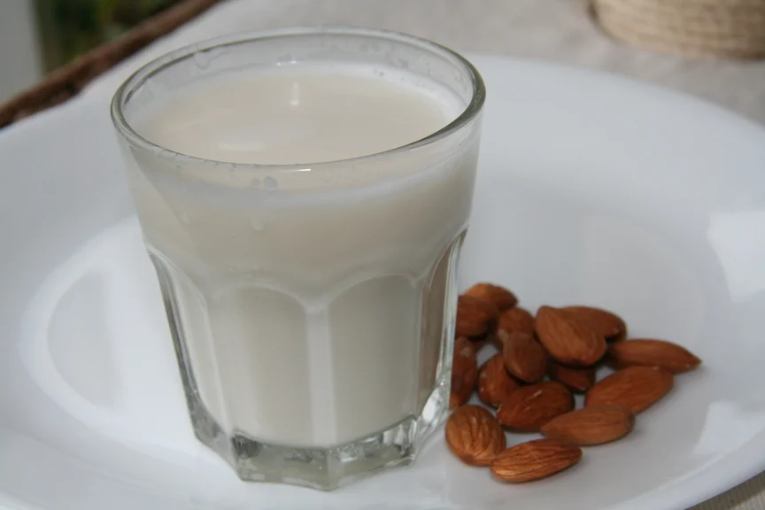 5 reasons to swap Cow's milk for Almond Milk