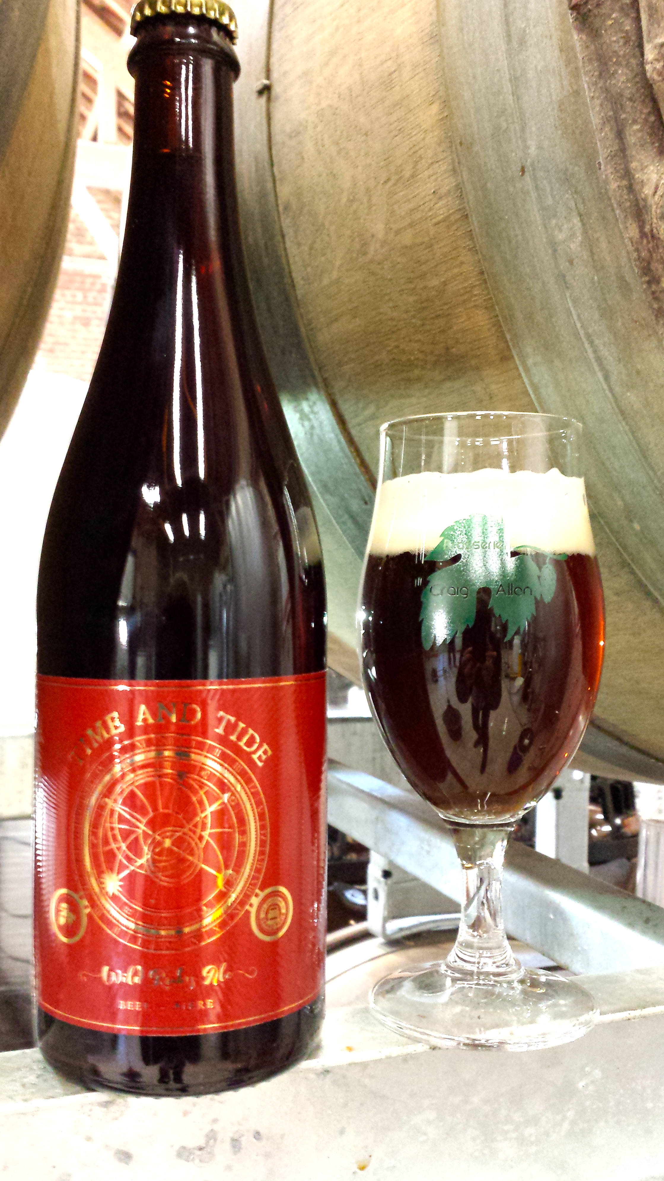 November 2016 - the beer was racked into a tank and bottled with the addition of fresh yeast and sugar. After a further 3 weeks we could finally taste the carbonated beer.