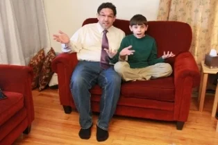 Carols_son_couch_FR.jpg