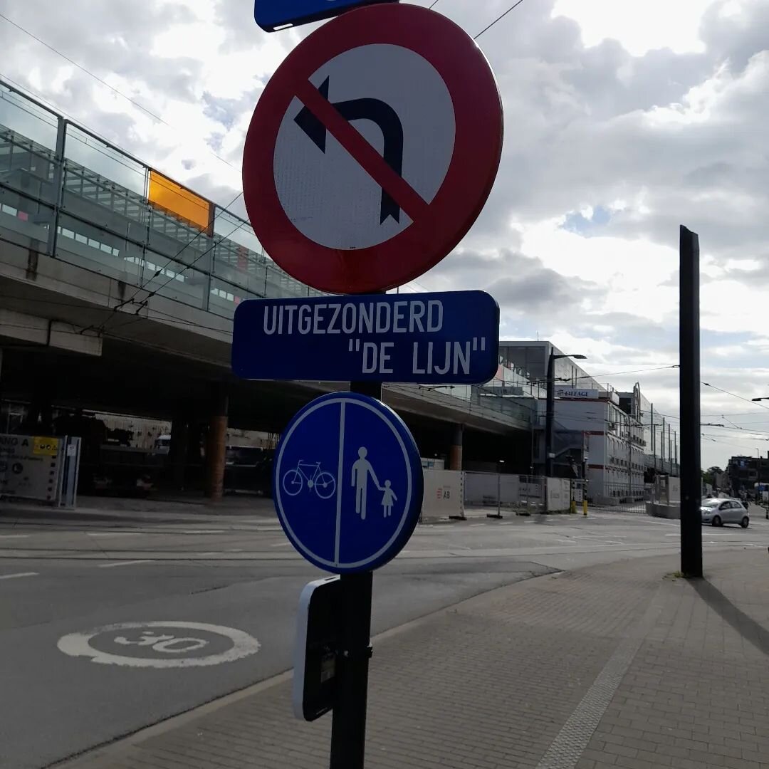 Je weet wel, &quot;De Lijn&quot;, wink wink, nudge nudge. Onnodige aanhalingstekens zijn een plaag.