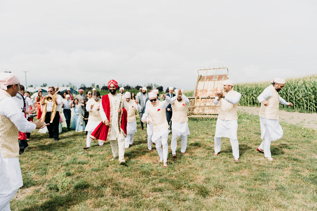 chilliwack-corn-maze-wedding-19.jpg