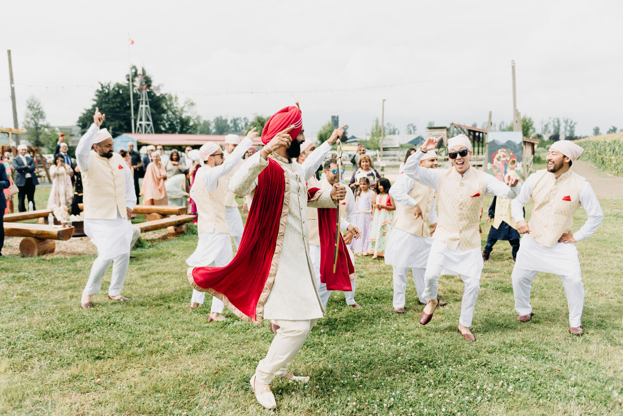 chilliwack-corn-maze-wedding-23.jpg