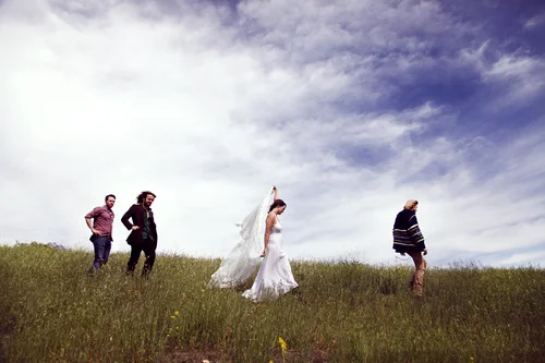 Valley Queen creates a sound that is a beautiful blend of southern rock and American Blues. Through her soulful vocals, you'll be carried back to Meadors' Arkansas roots and will get a taste of her hometown influences like Led Zeppelin.