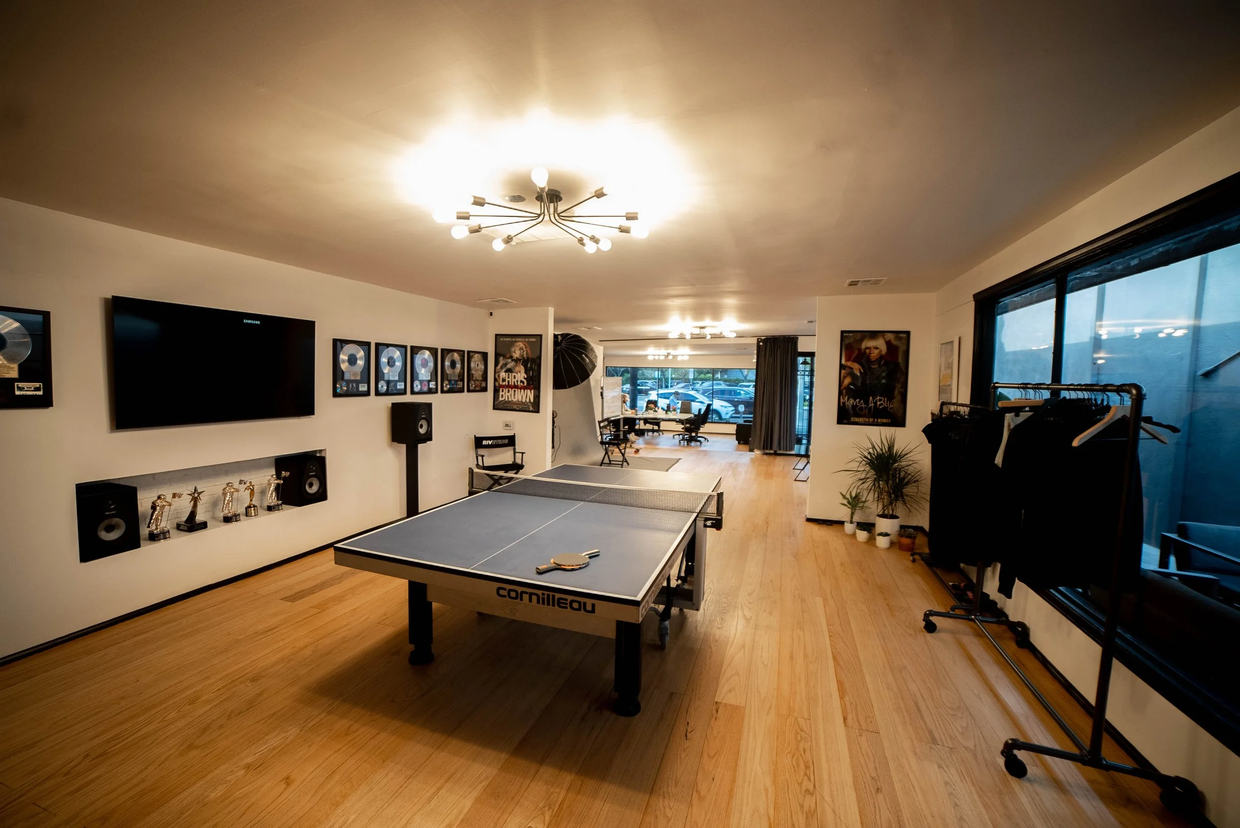 RIVETING ENTERTAINMENT CONNECT