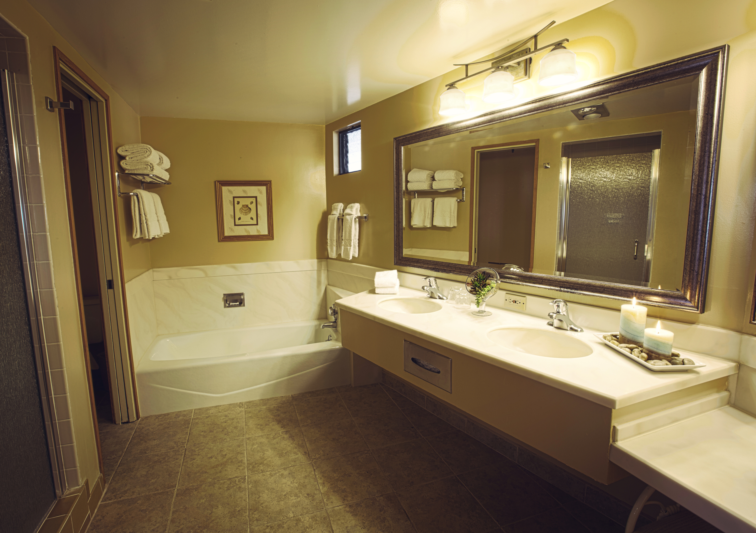 Bathroom_HDR_1_Flat.jpg