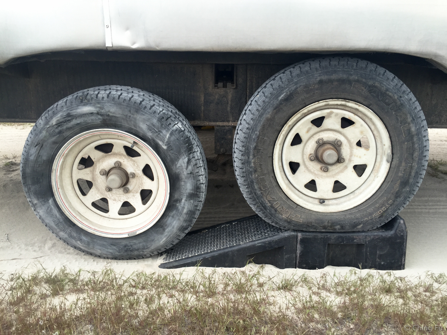 travel trailer tire flat