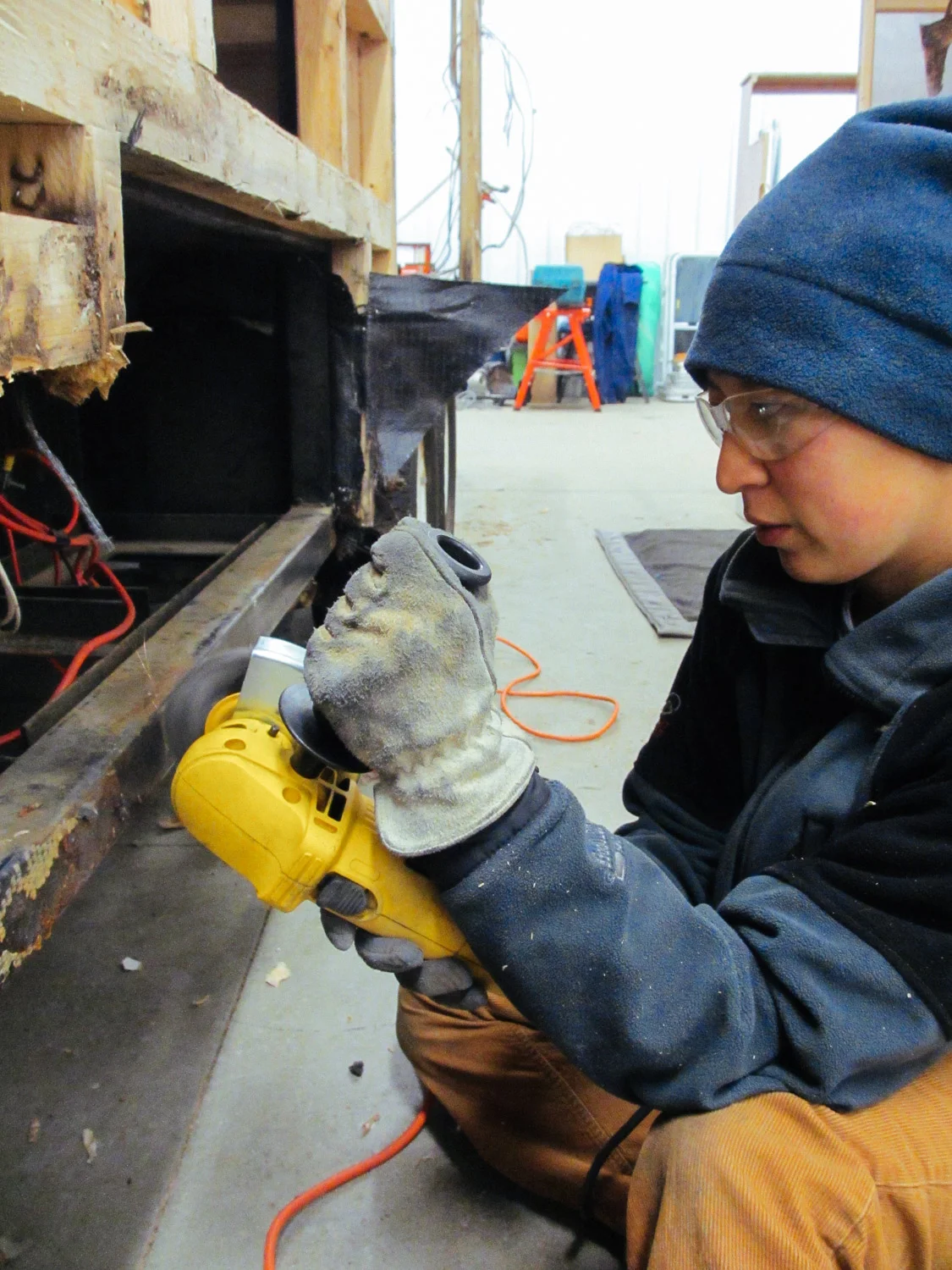 We took the opportunity to clean the rust off the fifth-wheel frame.