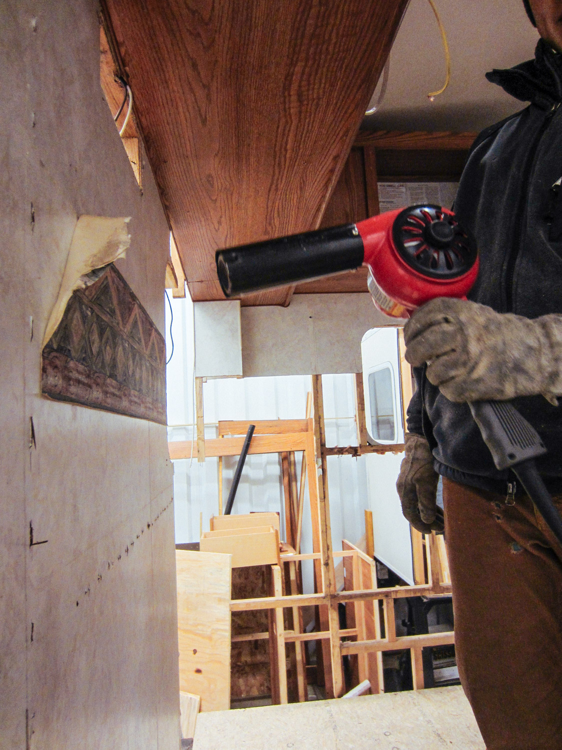  A strip of wall paper accent was left on sections of the kitchen, slide and bedroom walls. It was removed using a heat gun. 