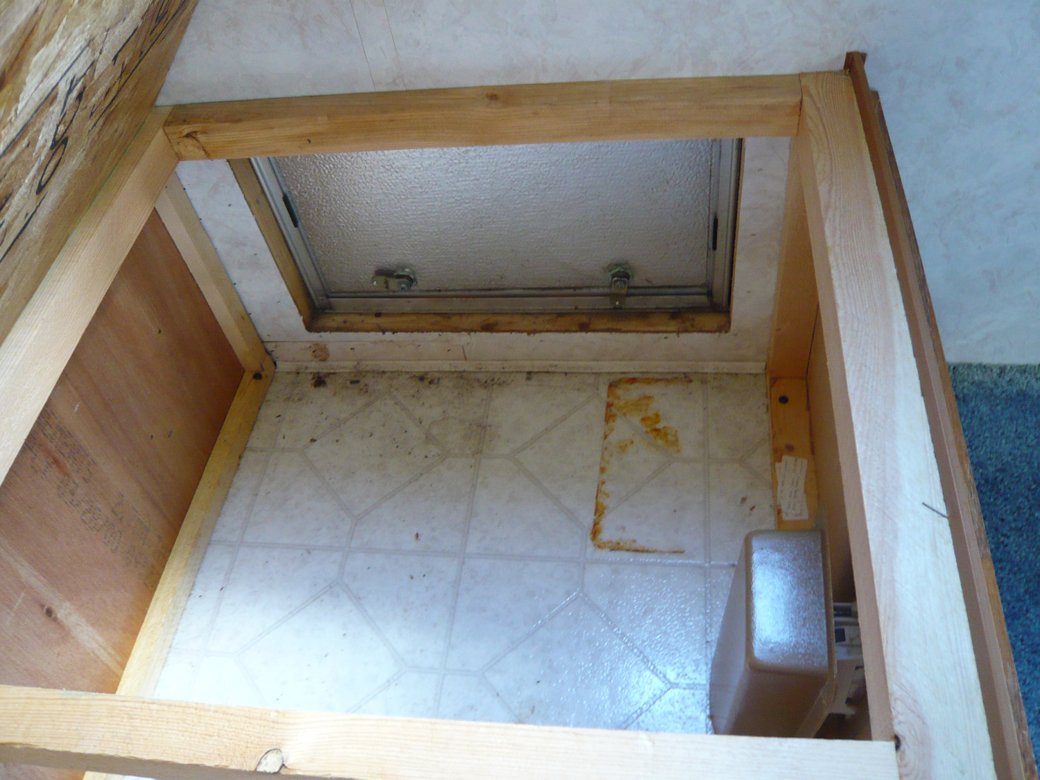  The space under one of the dinettes was accessible from outside the RV.&nbsp; 