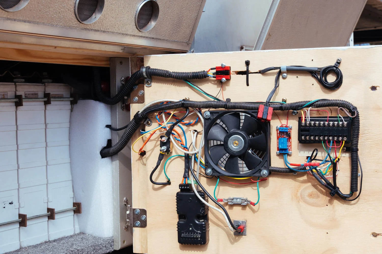 February 2018, first revision of the "BMS panel", showing the wiring.
