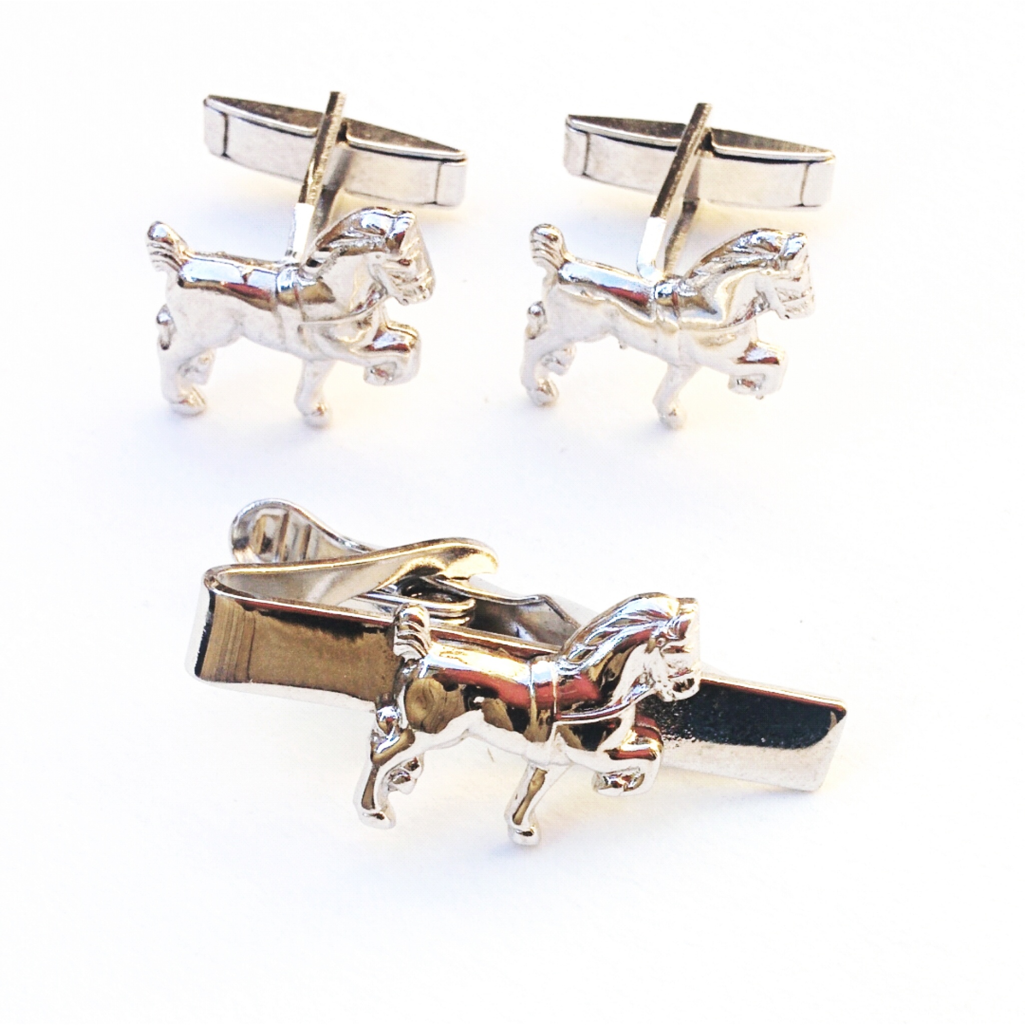 Vintage horse themed tie clip and cufflink set