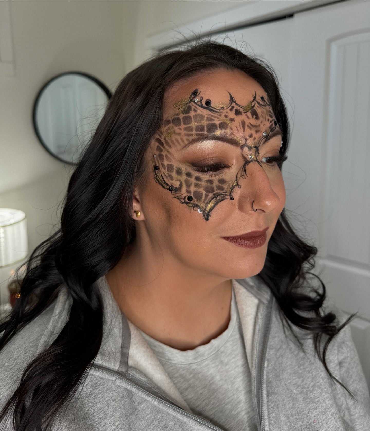 Masquerade Ball Ready. Sometimes it is easier to get a mask drawn on your face for the event while adding some curls to finish off the look. 

Half Mask look with gold touches and gems with perfect soft curls. 

#makeupartist #makeupartistfsj #makeup