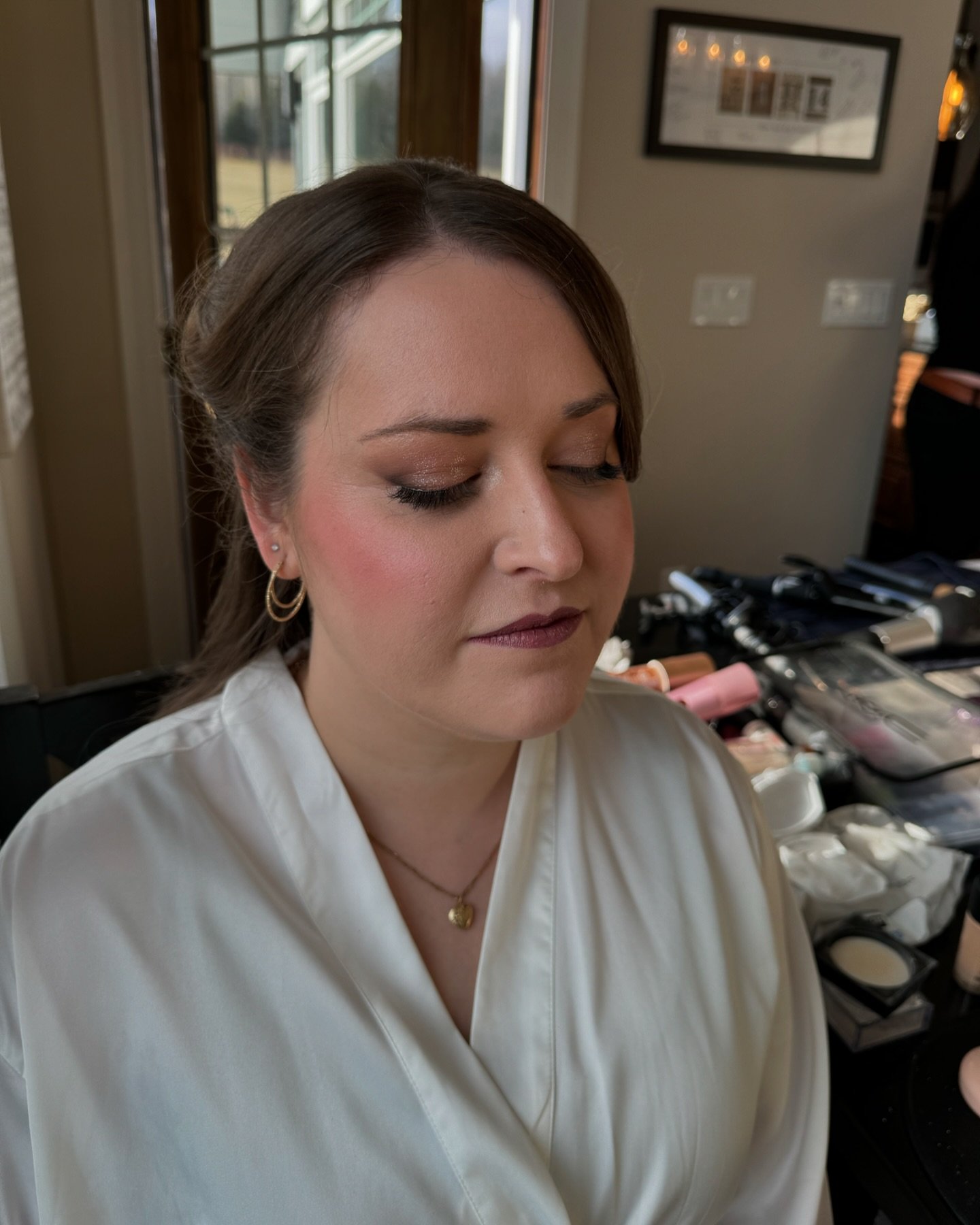 Beautiful November Bride. She is stunning with this beautiful look. We did just enough glow and just a little touch of sparkle. The lip color is absolutely gorgeous on her. 

#makeupguru #makeuplover #makeupstudio #makeupartist #makeupartistry #beaut