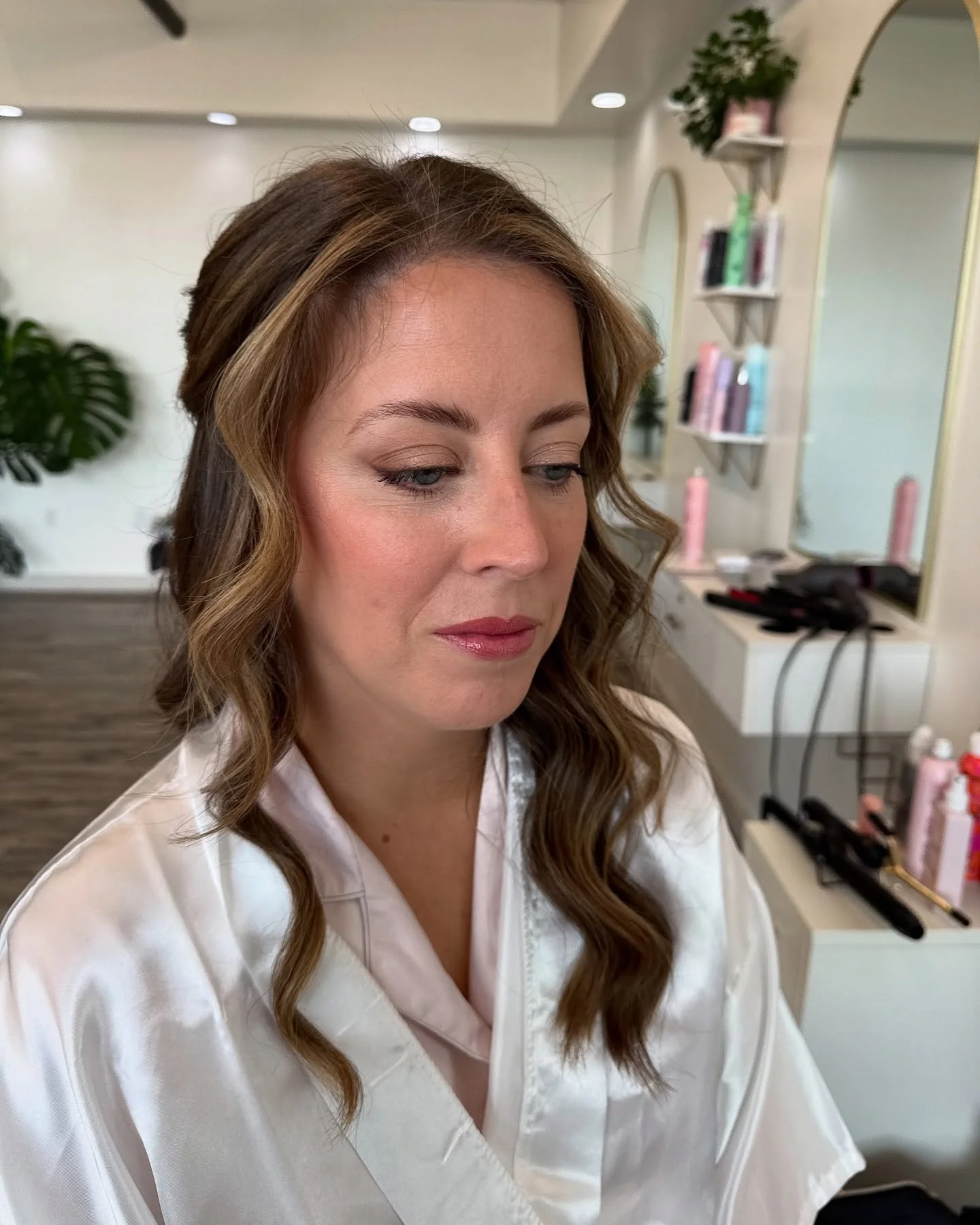 Beautiful Bride Moment. Getting ready at Mudita Salon @muditasalonn.co This is a great location for your getting ready. This gorgeous bride went with a natural glowy look, no lashes here ladies, she has gorgeous natural lashes and a perfect Rare Beau