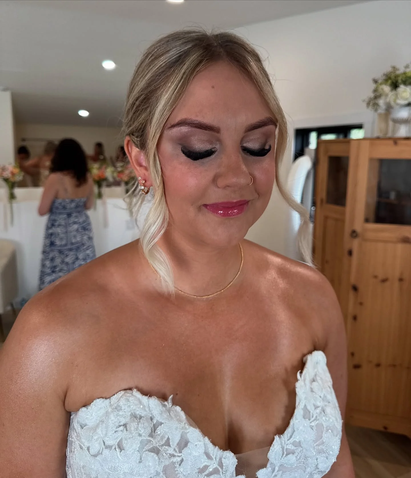 Stunning Bride C. Such a beauty inside and out. It was such a lovely morning with this Bride and her Bridal Party at the Aurora Valley Venue in Taylor, BC. 

Hair by @bridalby.zoejupiter 

Makeup @angelamoodymakeupartistry 

Venue @auroravalleyvenue 