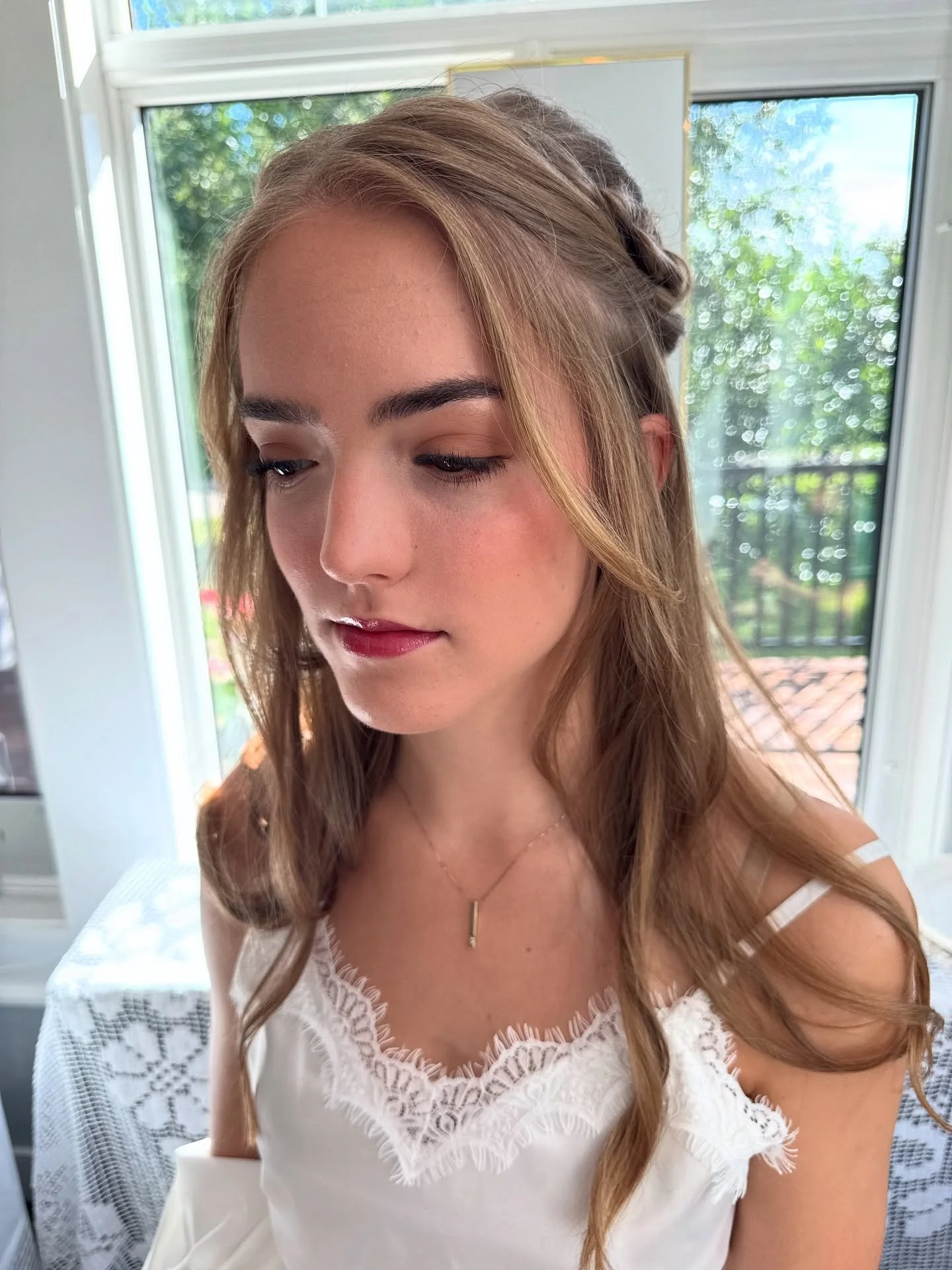 Beautiful Bride J. This look is stunning timeless and classic. 
#makeupguru #makeuplover #makeupstudio #makeuplooks #beautyaddict #beautyguru #beautyexpert #makeupartist #makeupartistry #makeupartistryfsj

makeup artist artistry soft glowy on locatio