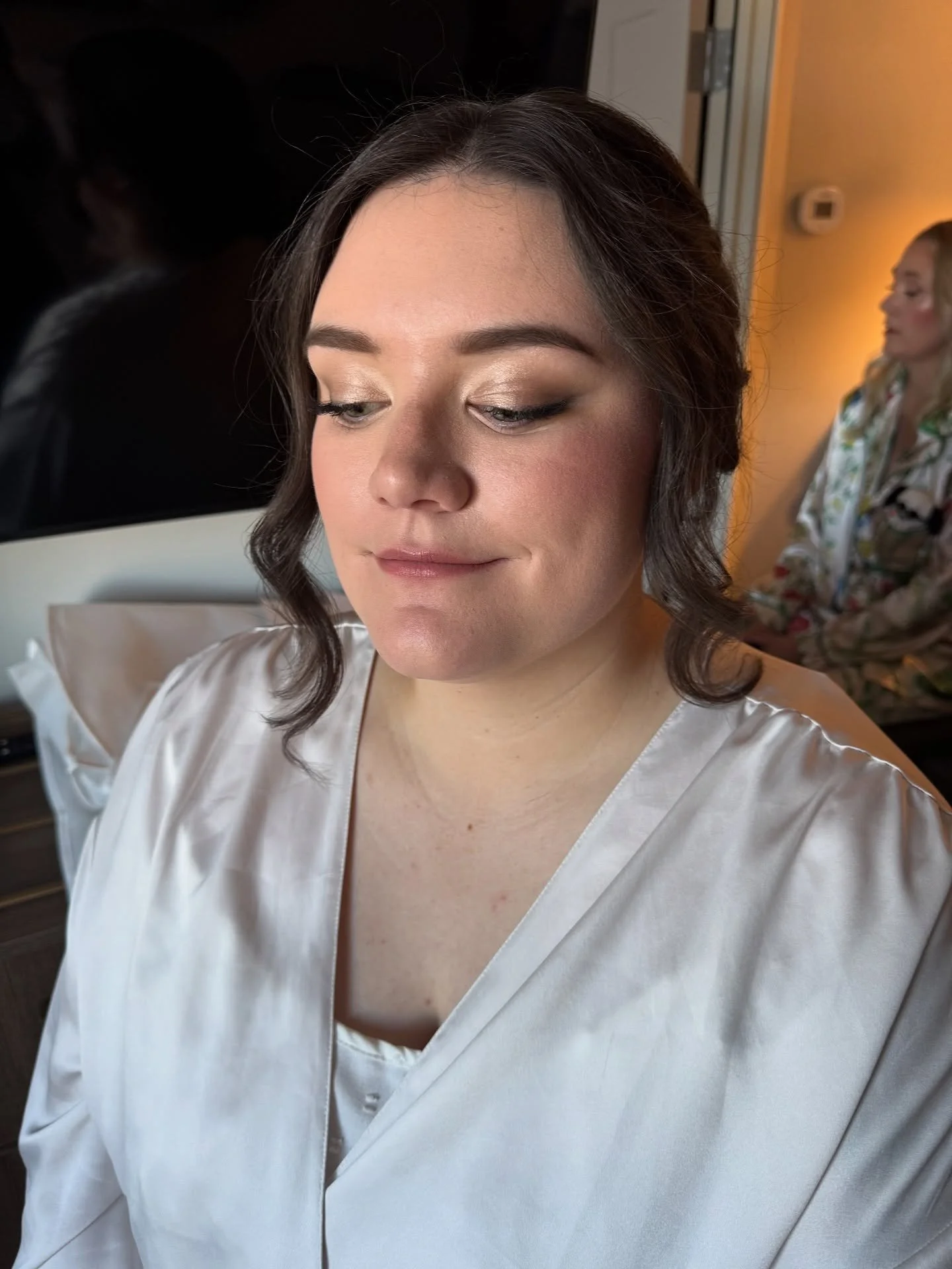 Beautiful October Bride M. Stunning glowy look. #makeupguru #makeuplover #makeupstudio #makeuplooks #beautyaddict #beautyguru #beautyexpert #makeupartist #makeupartistry #makeupartistryfsj

makeup artist artistry soft glowy home studio bridal bride 
