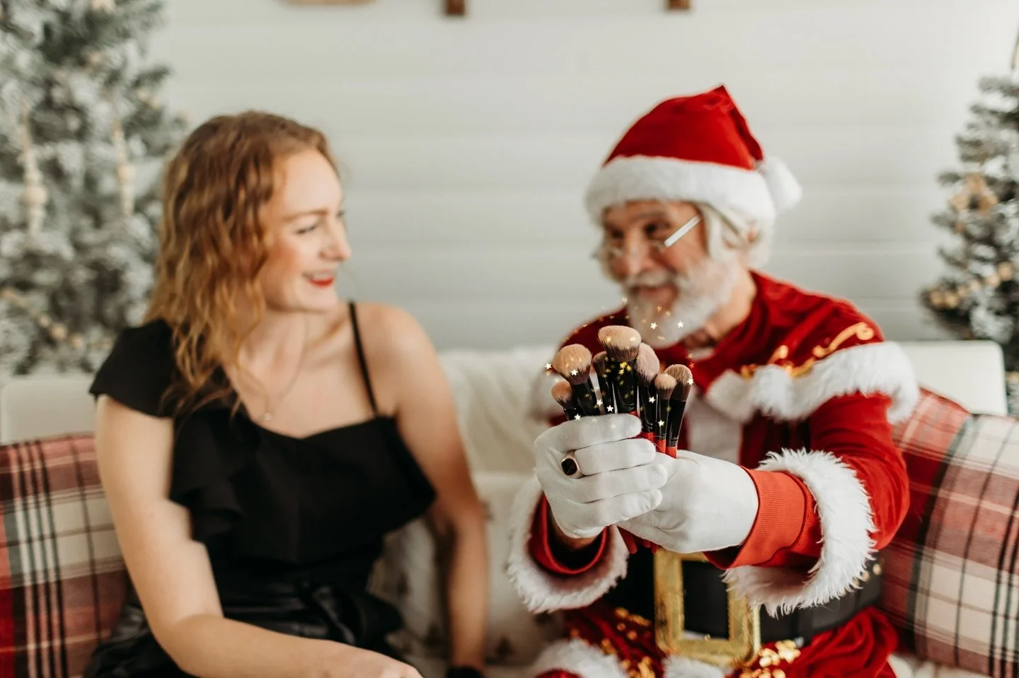 Santa. Makeup Brushes. Magical Season Starts Now! Even Santa might need a touch up this holiday season. 
#makeupguru #makeuplover #makeupstudio #makeuplooks #beautyaddict beautyguru beautyexpert makeupartist makeupartistry makeupartistryfsj

makeup a