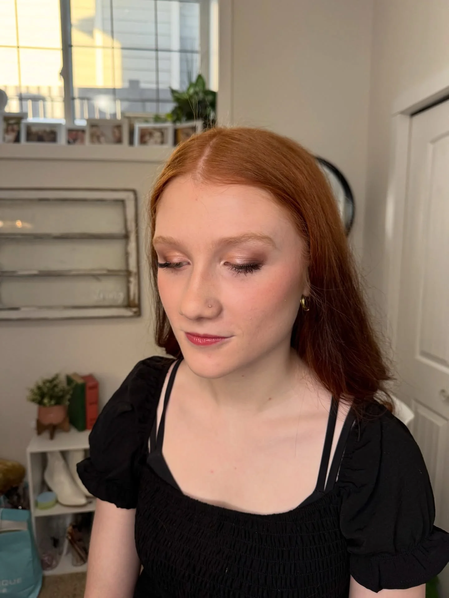 Beautiful Grad. Makeup simple but elegant. 

#beautyexpert #makeupartist #makeupartistry #makeupartistryfsj

makeup artist artistry soft glowy home studio