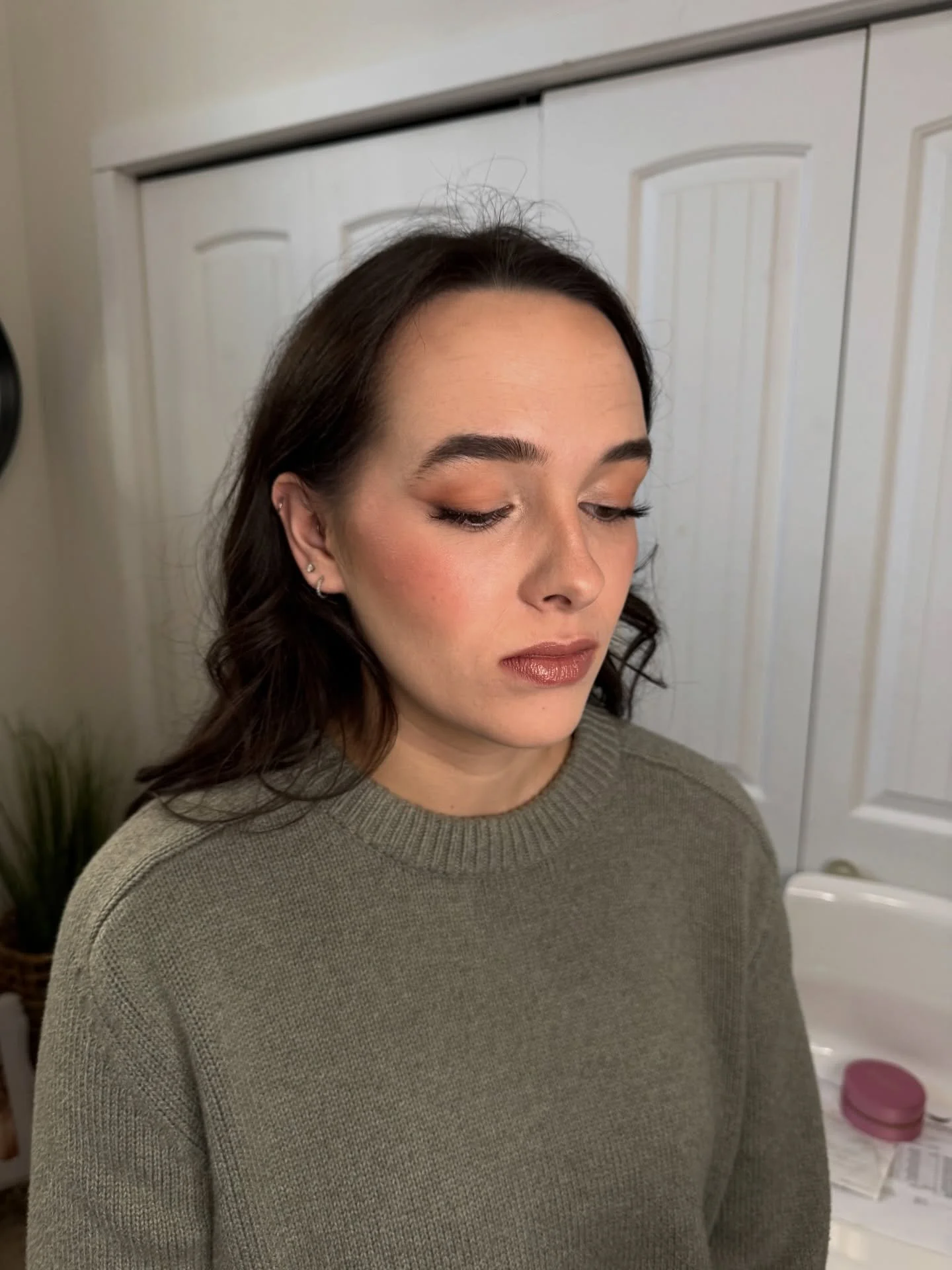 Beautiful K. This stunning look using soft and beautiful shades from Makeup by Mario. I always love having her sit in my chair. 

#beautyexpert #makeupartist #makeupartistry #makeupartistryfsj

makeup artist artistry soft glowy home studio glam