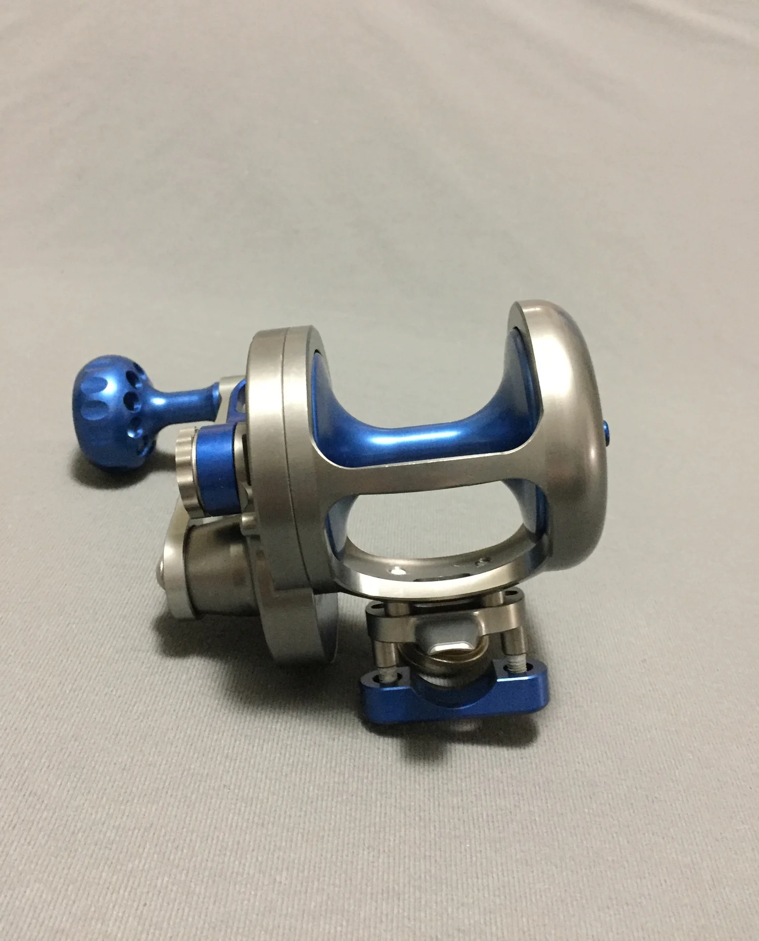 Seigler Large Game Lever Drag Reel- Smoke/Blue — LODESTAR